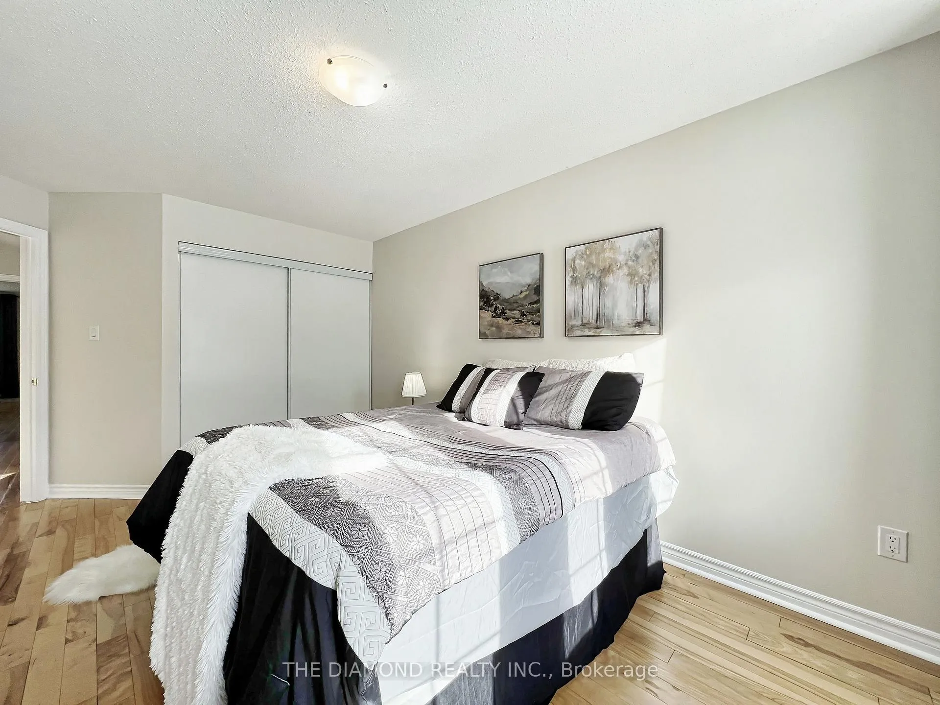 Photo 20 of 18 Lancaster Court, Barrie, Innis-Shore — HOMEH