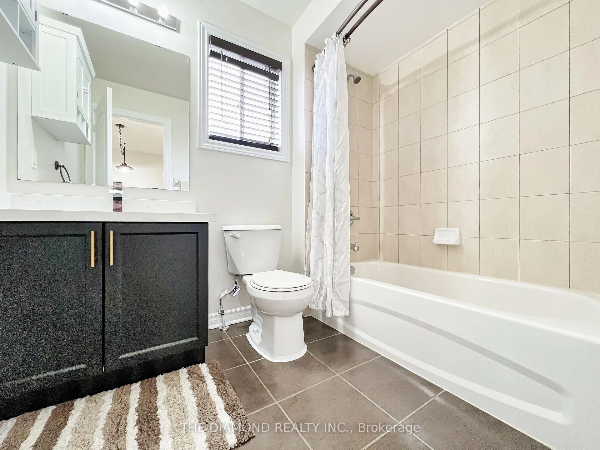Photo 22 of 18 Lancaster Court, Barrie, Innis-Shore — HOMEH