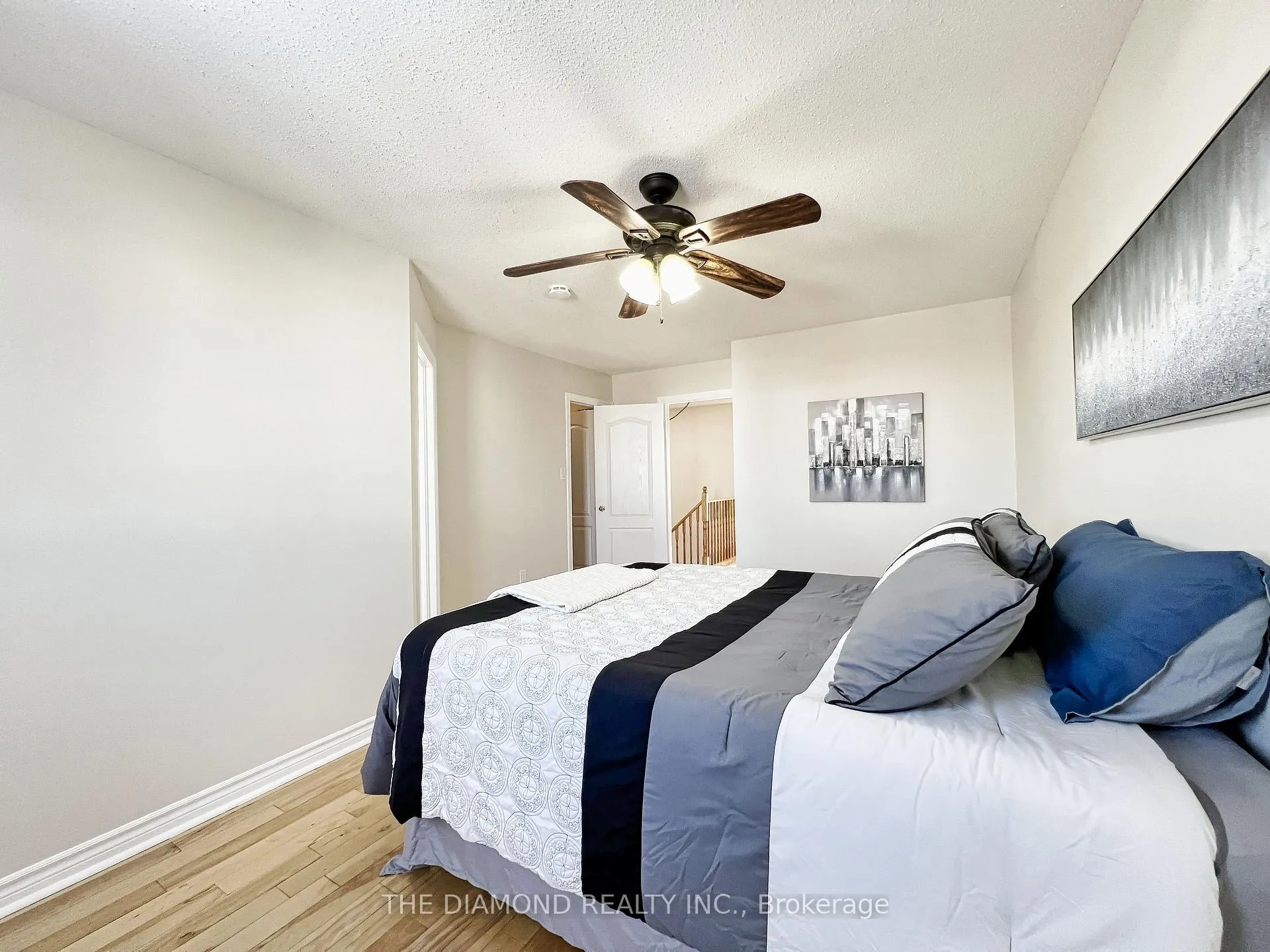 Photo 26 of 18 Lancaster Court, Barrie, Innis-Shore — HOMEH