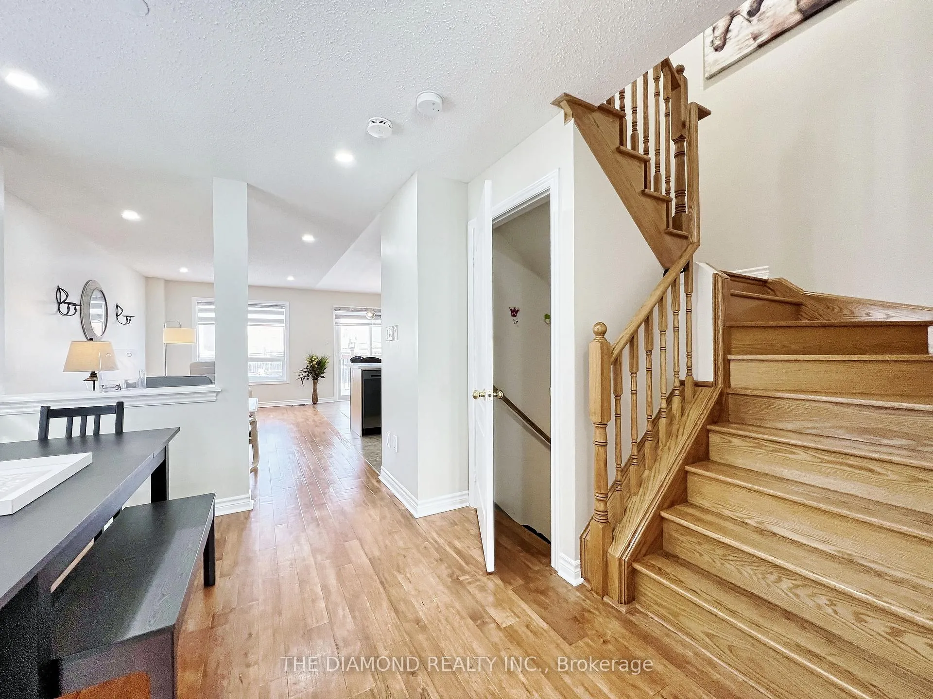 Photo 33 of 18 Lancaster Court, Barrie, Innis-Shore — HOMEH