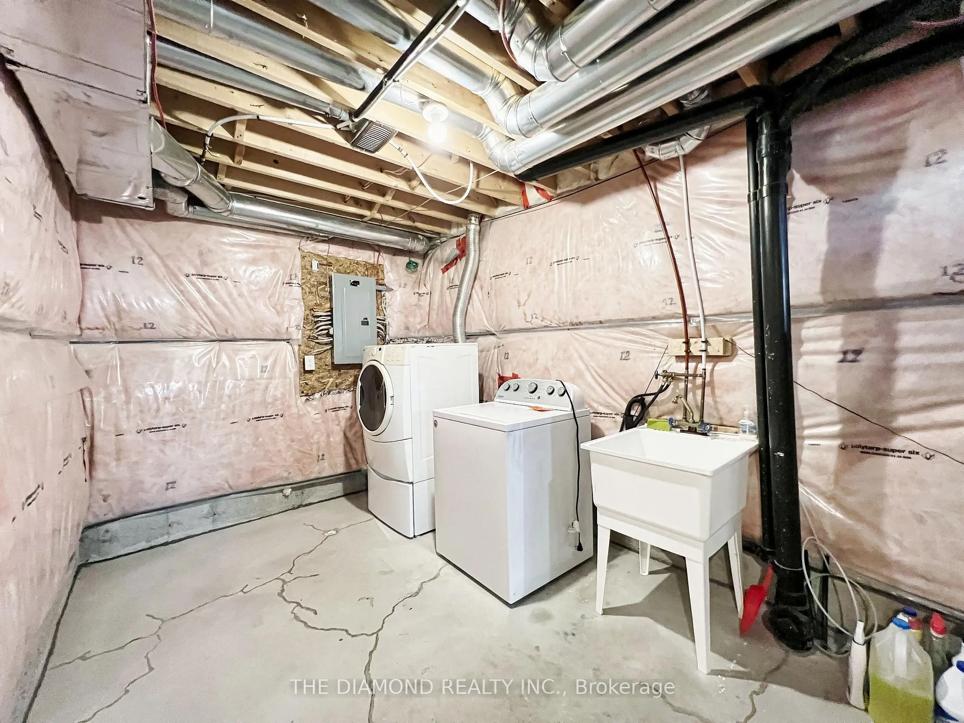 Photo 36 of 18 Lancaster Court, Barrie, Innis-Shore — HOMEH
