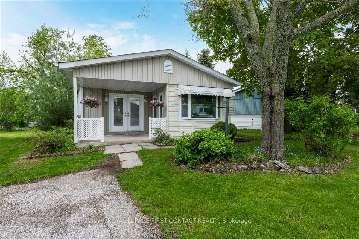 Photo 1 of 68 Linden Lane, Innisfil, Rural Innisfil — HOMEH