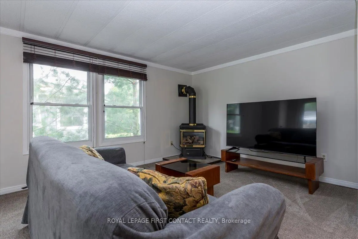 Photo 5 of 68 Linden Lane, Innisfil, Rural Innisfil — HOMEH