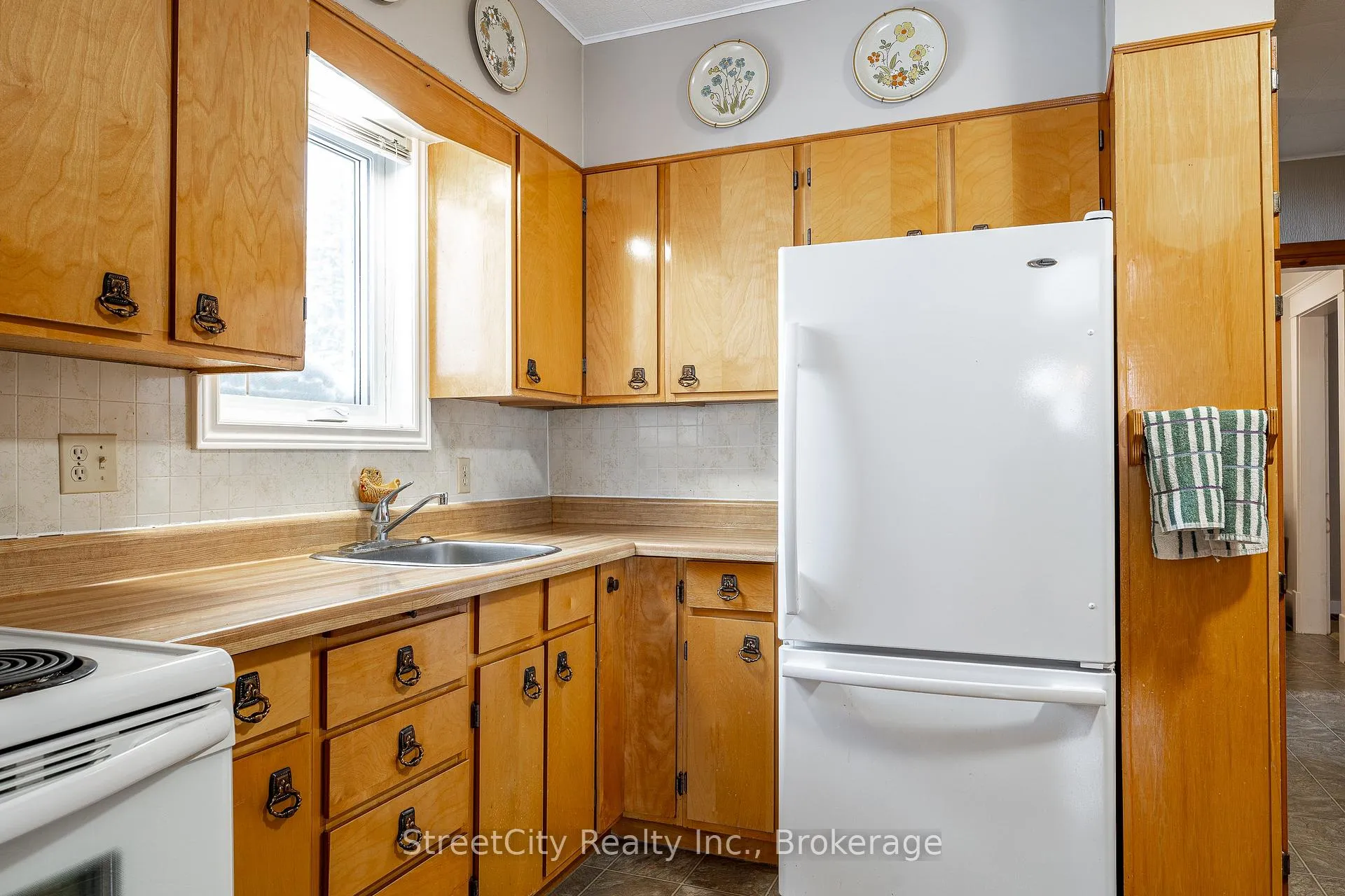 Photo 10 of 16 Youngs Street, Stratford — HOMEH