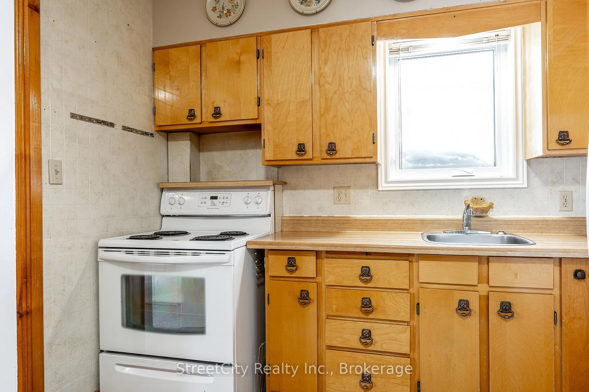 Photo 12 of 16 Youngs Street, Stratford — HOMEH