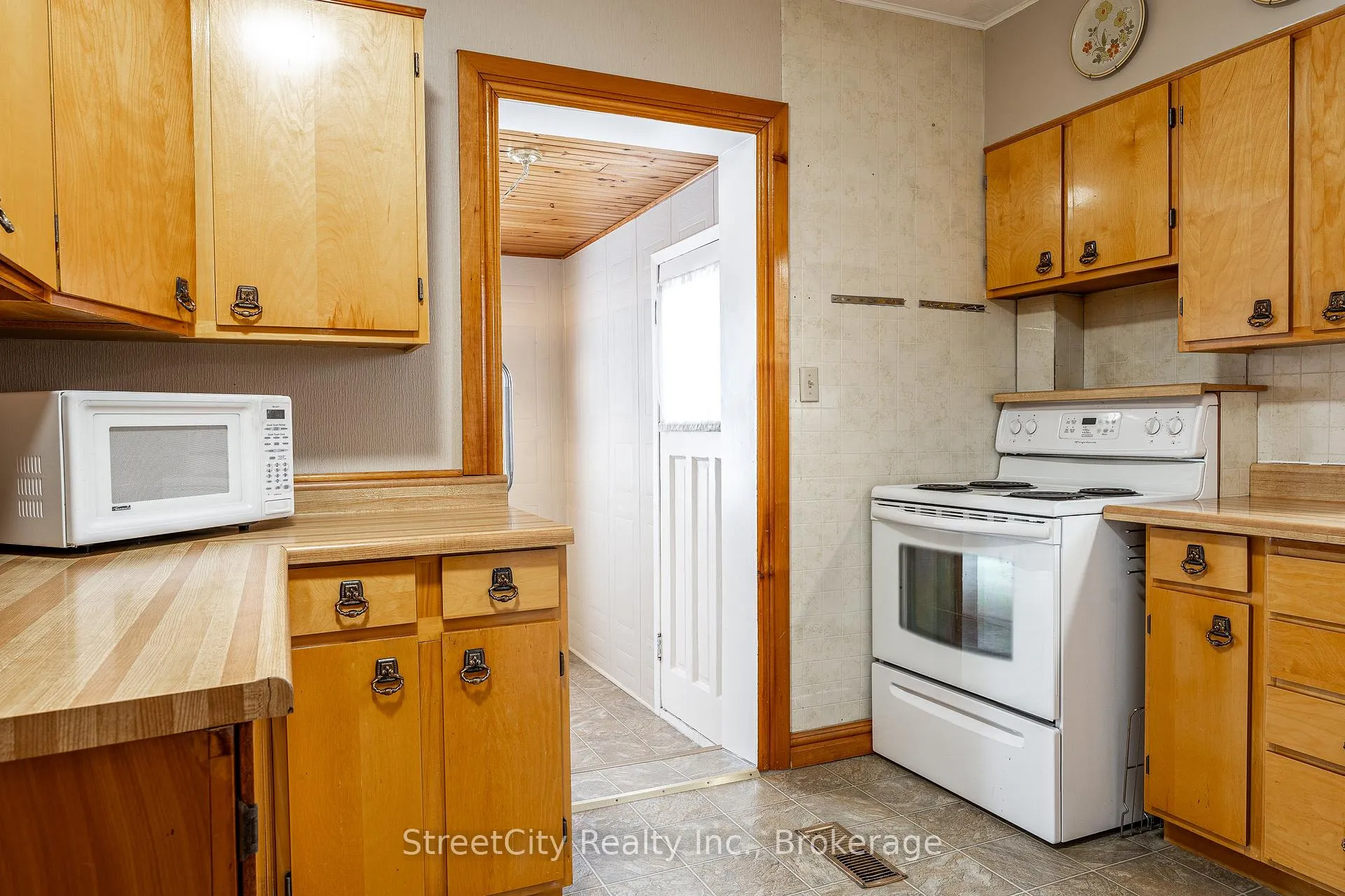 Photo 13 of 16 Youngs Street, Stratford — HOMEH