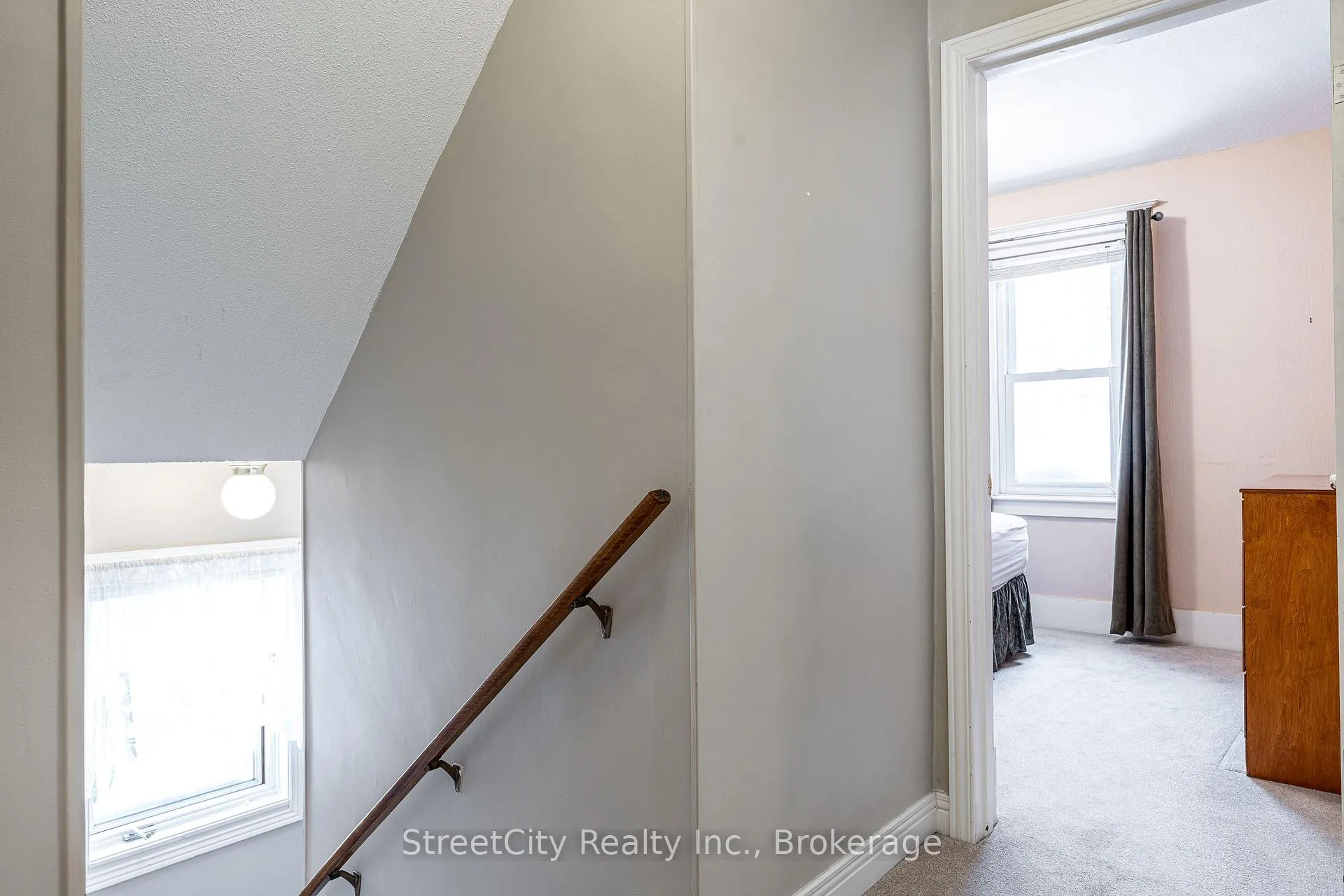 Photo 23 of 16 Youngs Street, Stratford — HOMEH