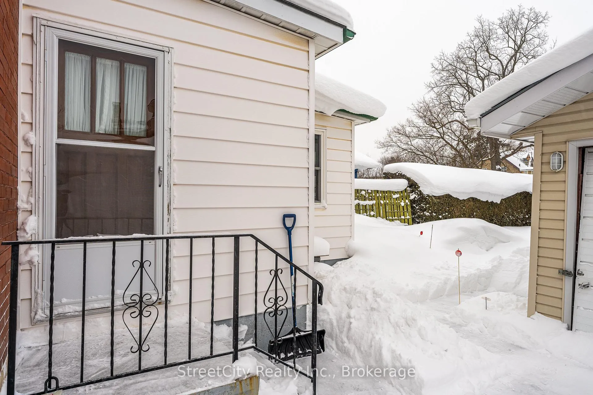 Photo 33 of 16 Youngs Street, Stratford — HOMEH