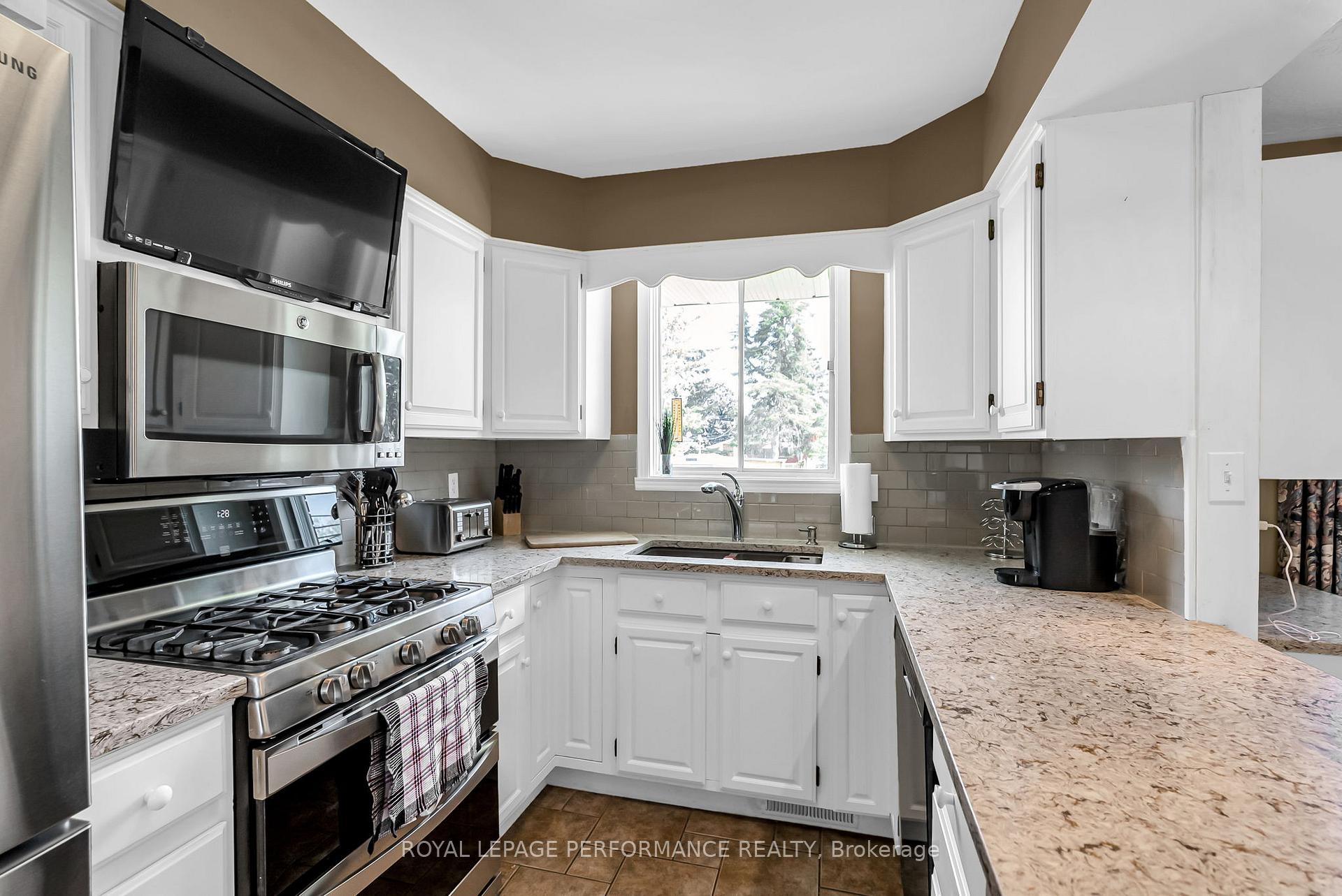 Photo 13 of 1781 Dewhurst Avenue, Cornwall — HOMEH