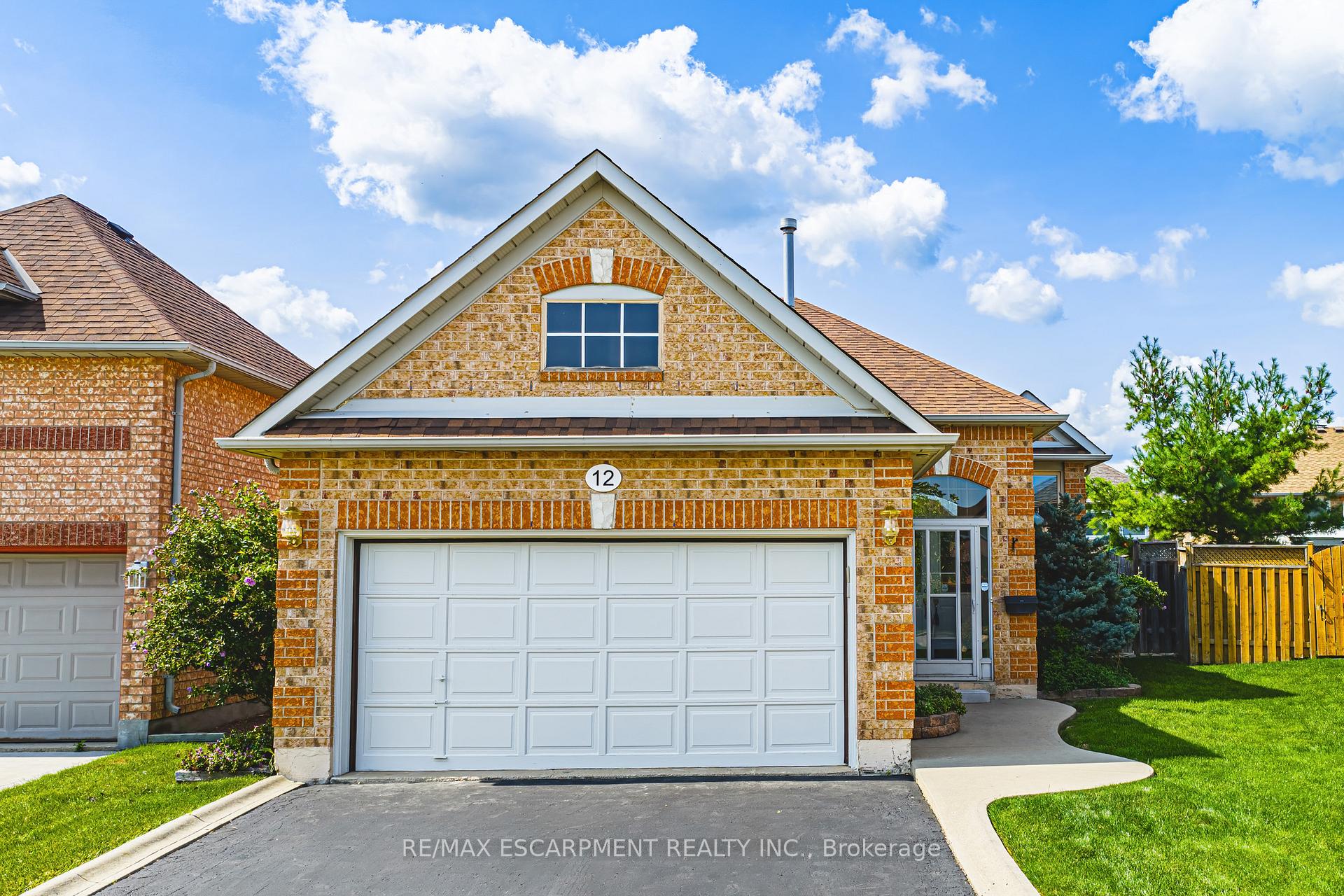 Photo 2 of 12 Summerfield Crescent, Brampton, Brampton West — HOMEH
