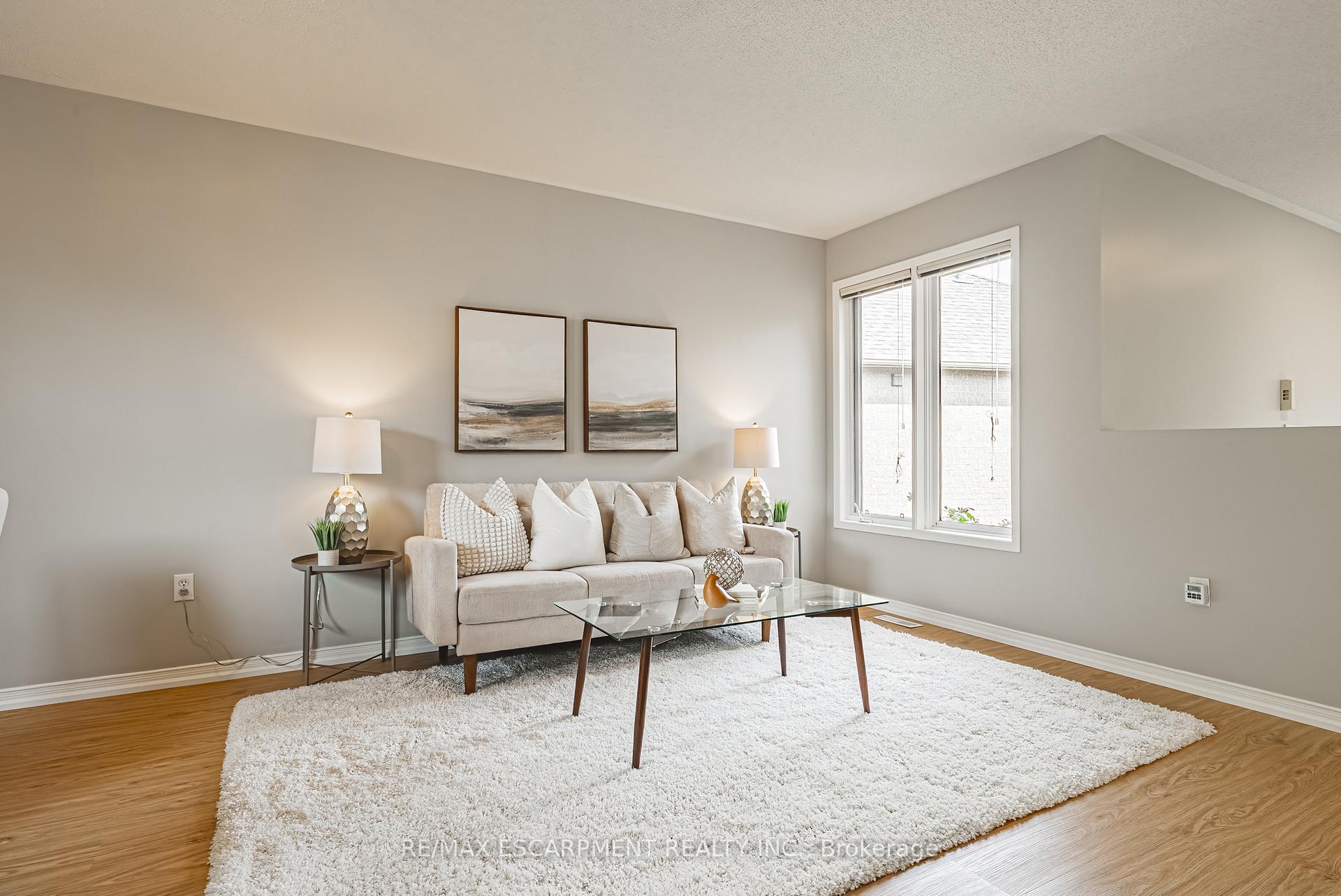 Photo 4 of 12 Summerfield Crescent, Brampton, Brampton West — HOMEH