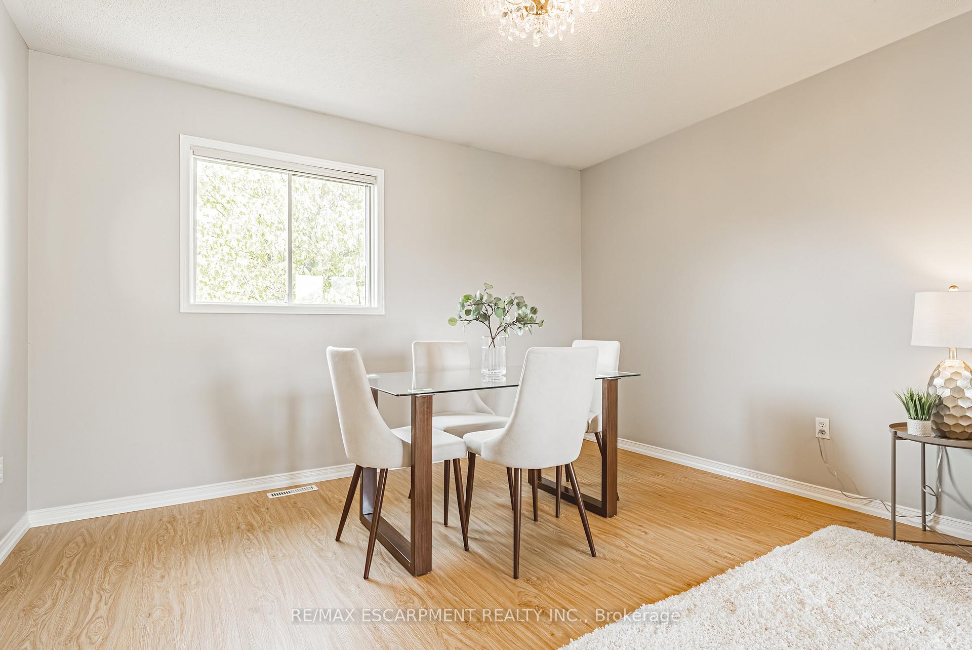Photo 5 of 12 Summerfield Crescent, Brampton, Brampton West — HOMEH