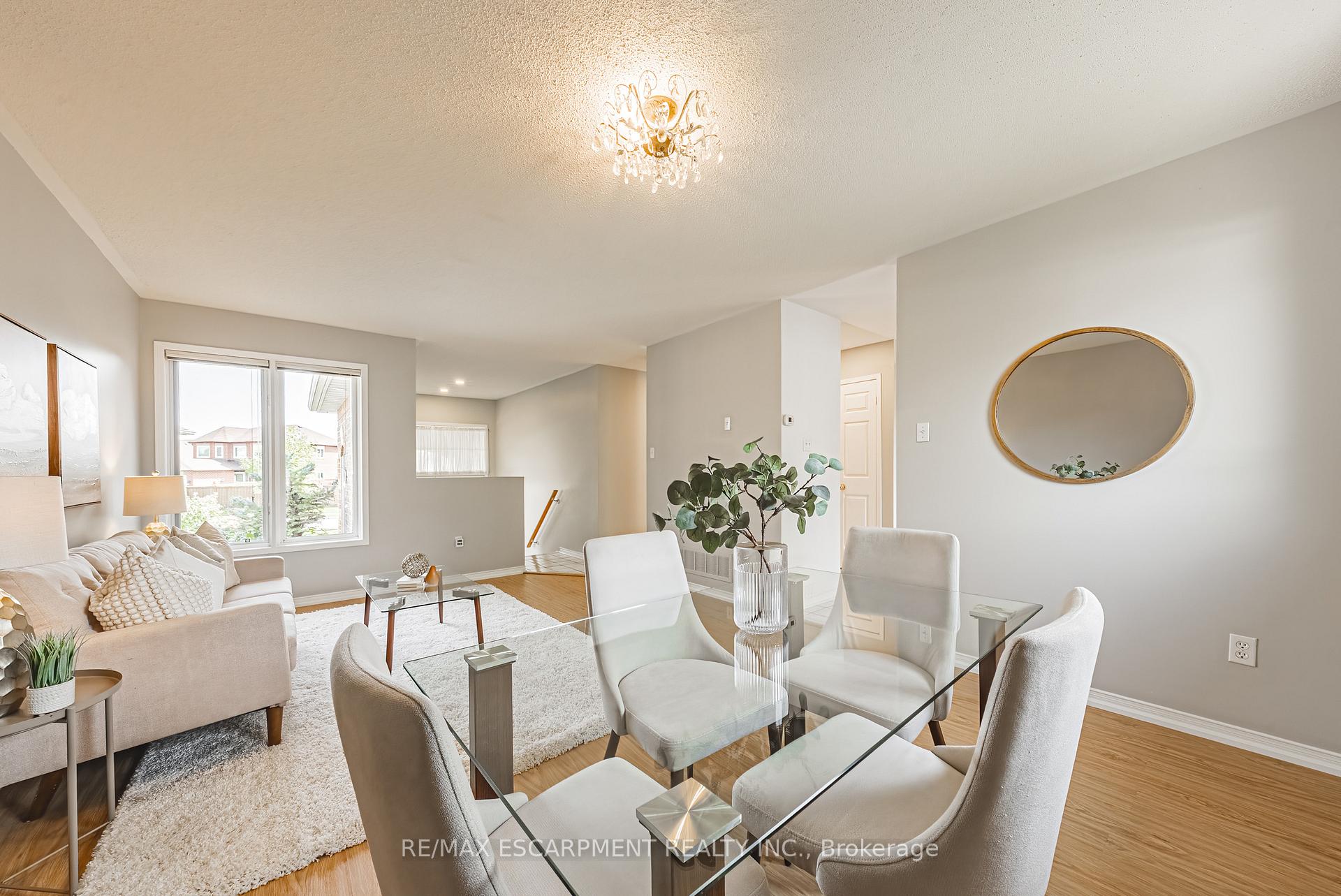 Photo 6 of 12 Summerfield Crescent, Brampton, Brampton West — HOMEH