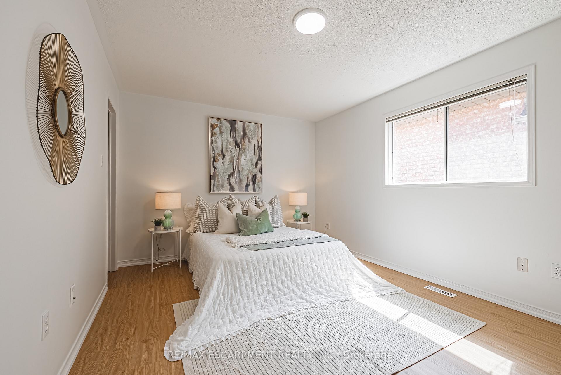 Photo 15 of 12 Summerfield Crescent, Brampton, Brampton West — HOMEH