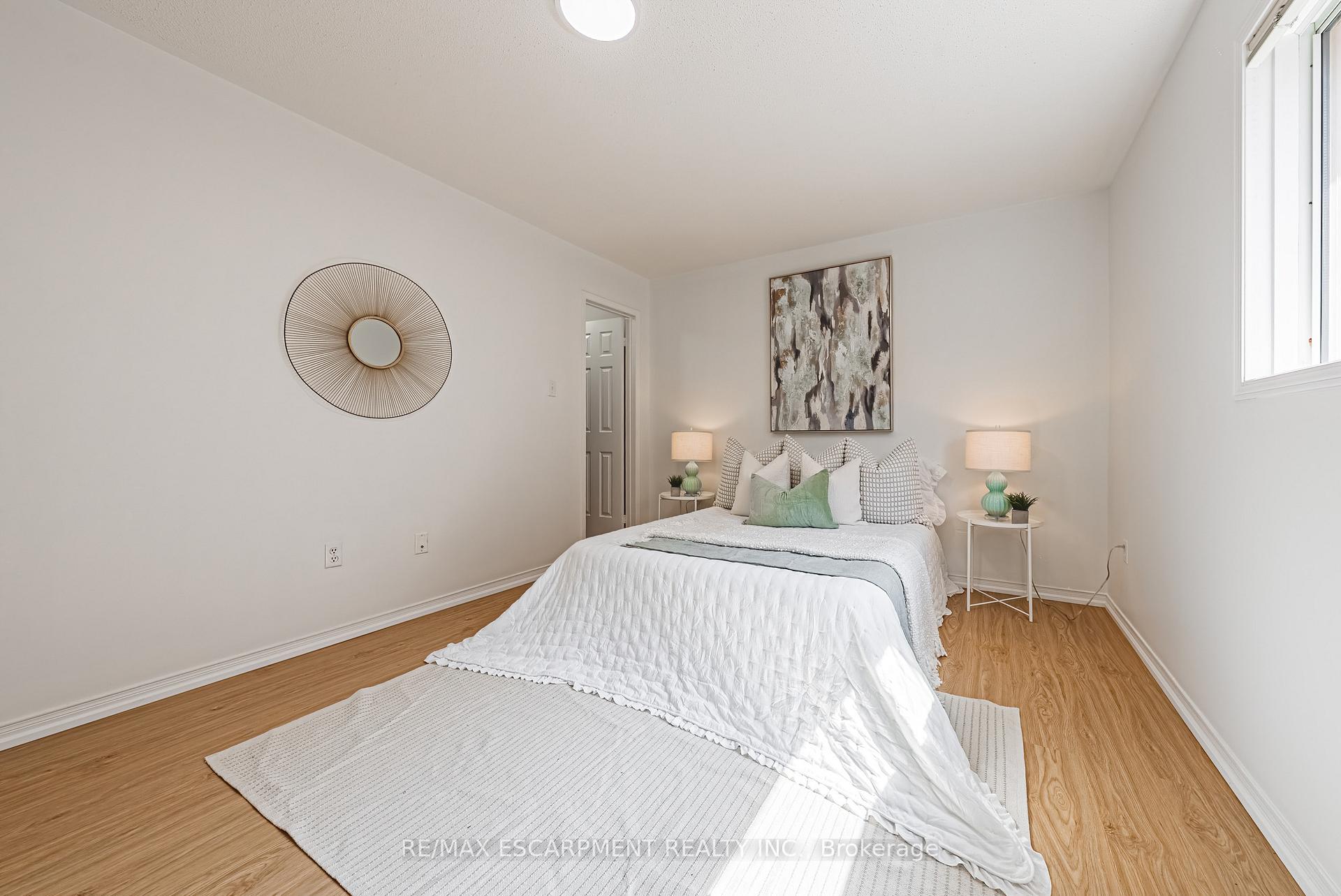 Photo 16 of 12 Summerfield Crescent, Brampton, Brampton West — HOMEH