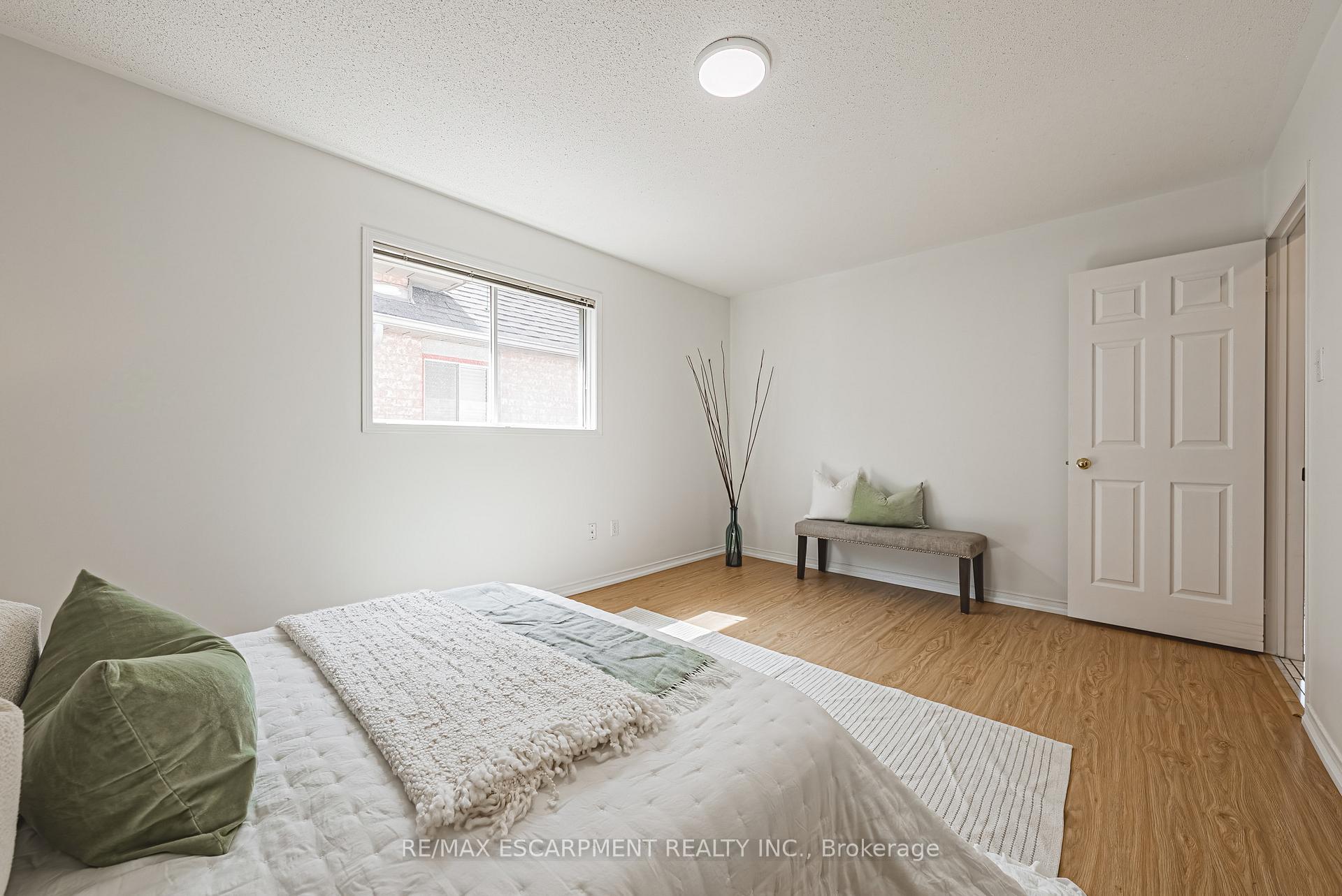 Photo 17 of 12 Summerfield Crescent, Brampton, Brampton West — HOMEH