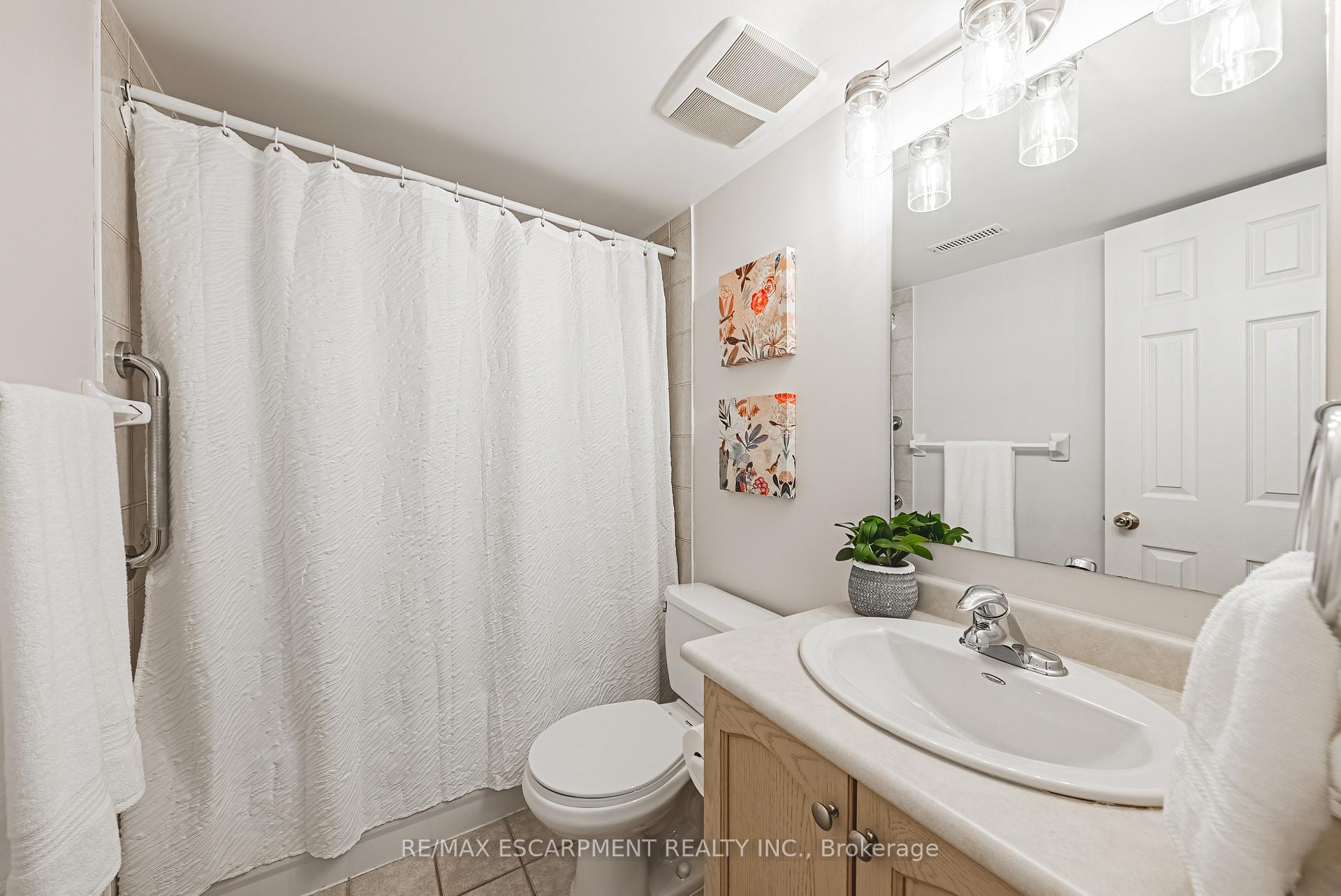 Photo 24 of 12 Summerfield Crescent, Brampton, Brampton West — HOMEH