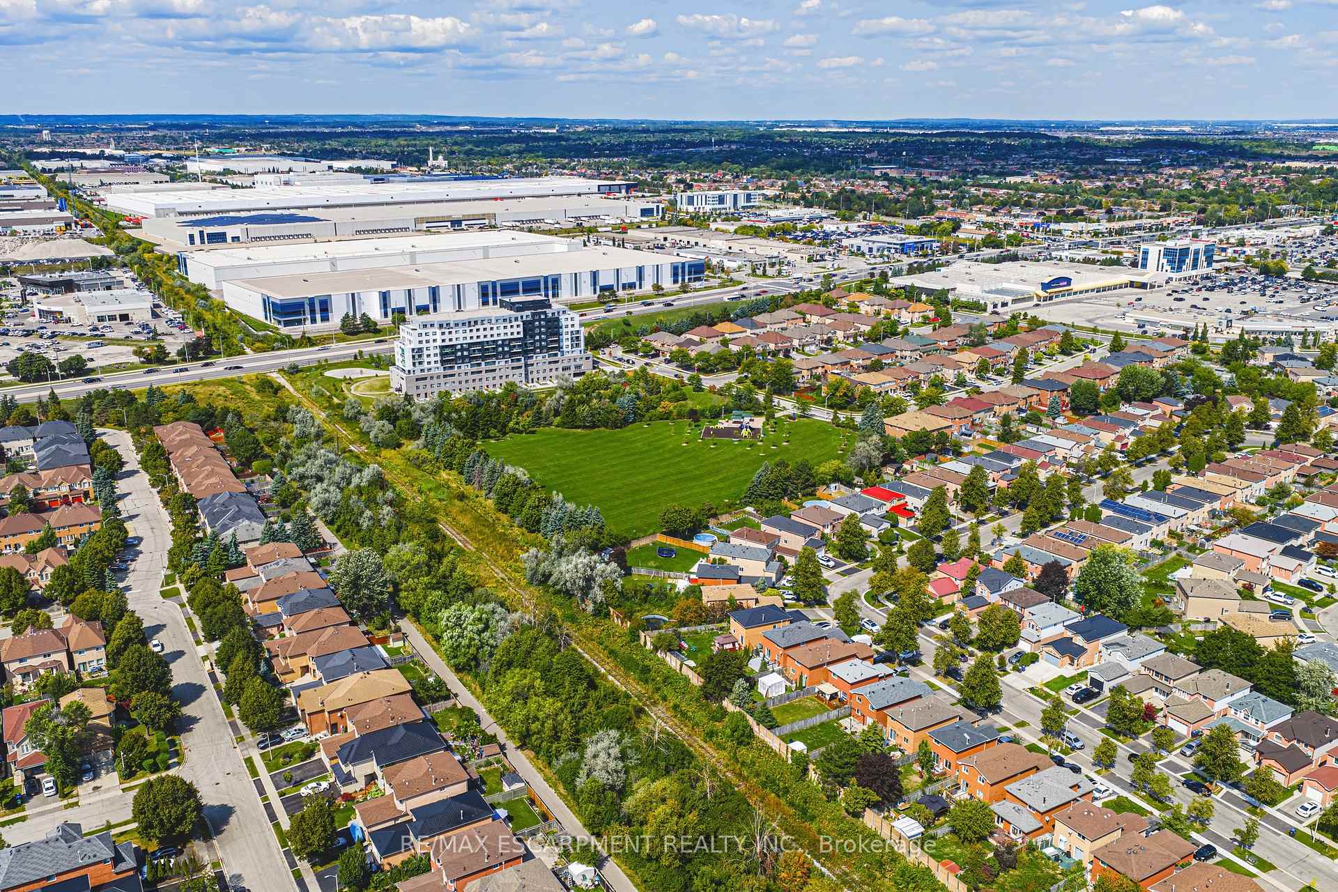 Photo 44 of 12 Summerfield Crescent, Brampton, Brampton West — HOMEH