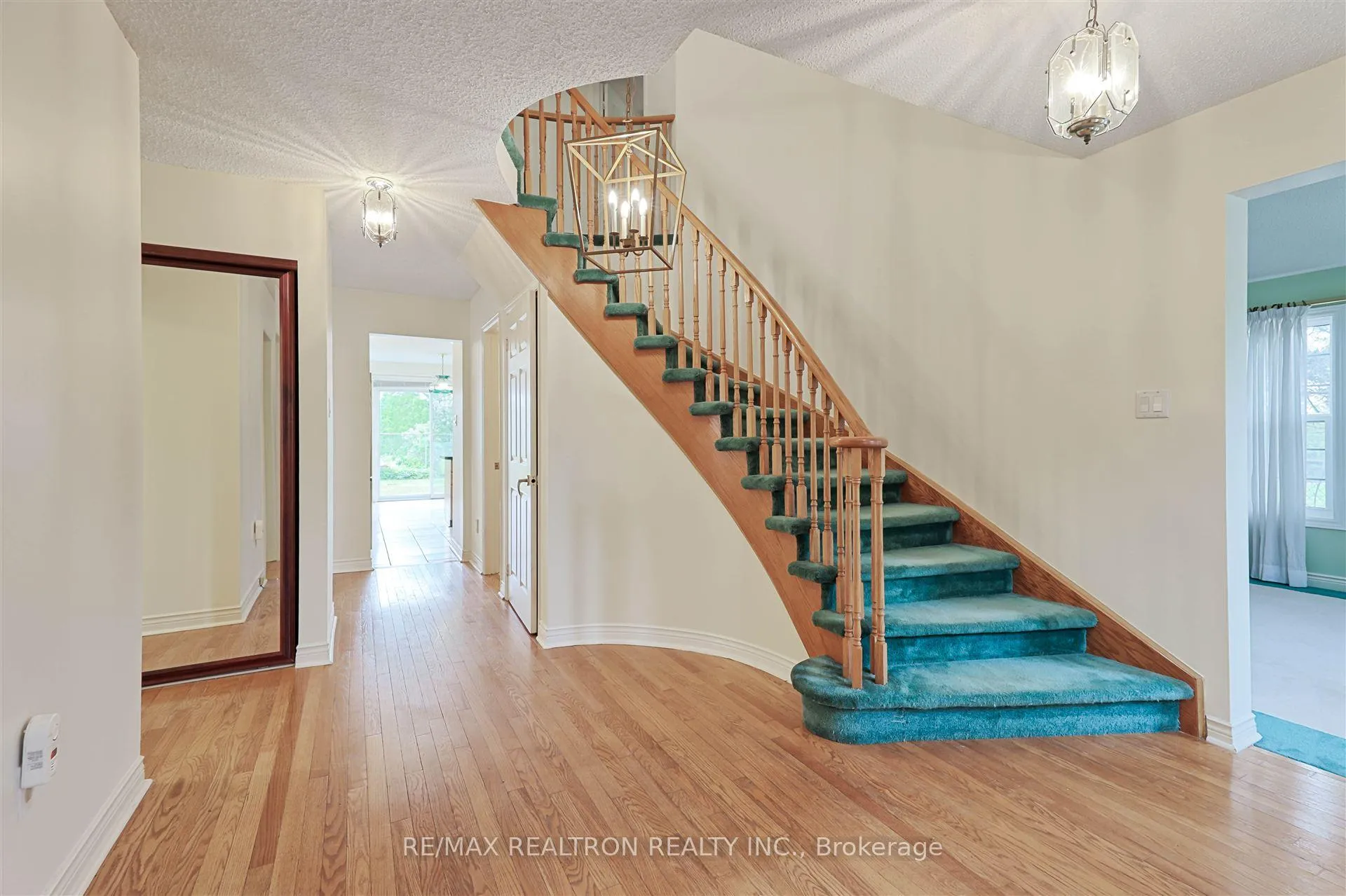 Photo 8 of 263 Orchard Heights Boulevard, Aurora, Aurora Heights — HOMEH