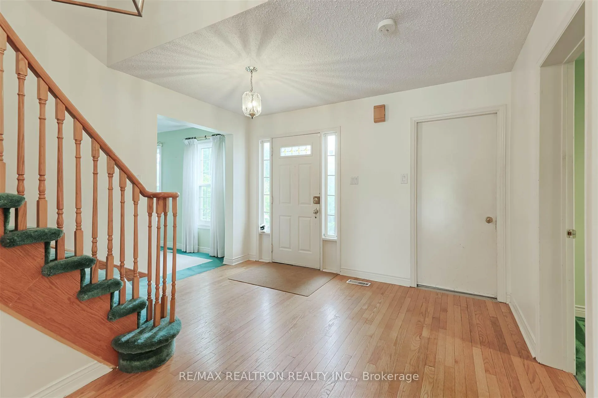 Photo 9 of 263 Orchard Heights Boulevard, Aurora, Aurora Heights — HOMEH