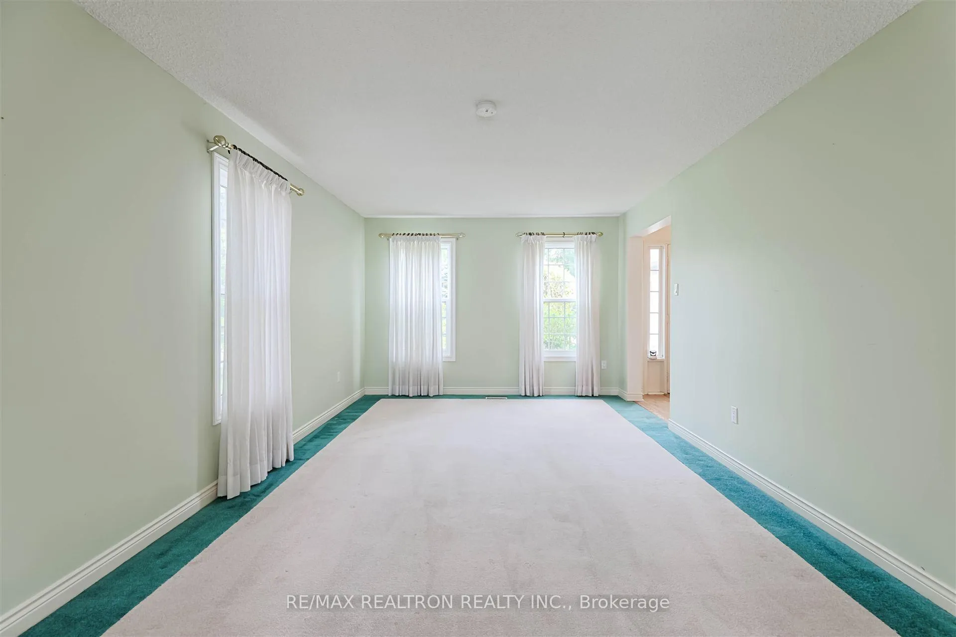 Photo 10 of 263 Orchard Heights Boulevard, Aurora, Aurora Heights — HOMEH