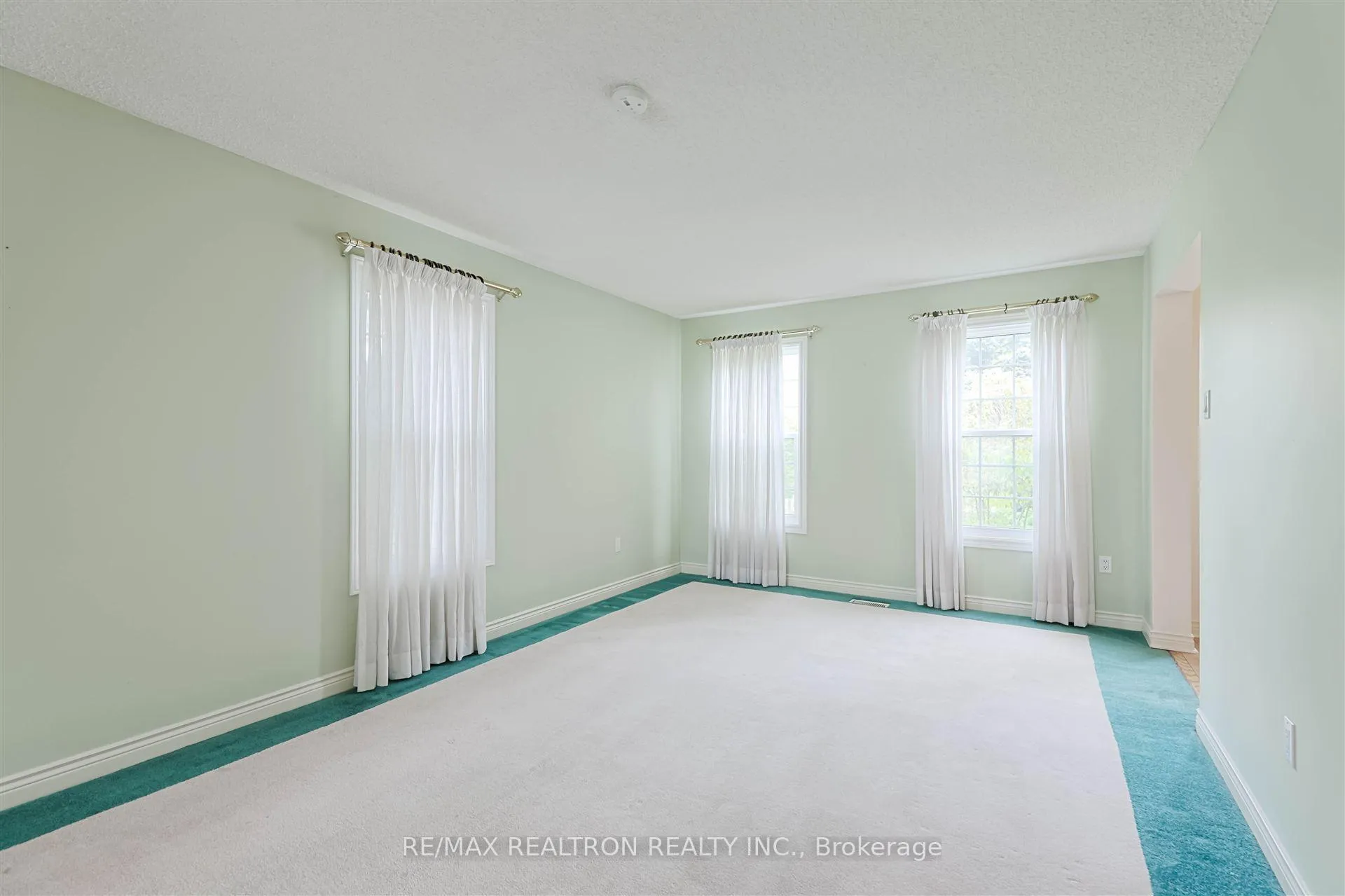 Photo 11 of 263 Orchard Heights Boulevard, Aurora, Aurora Heights — HOMEH