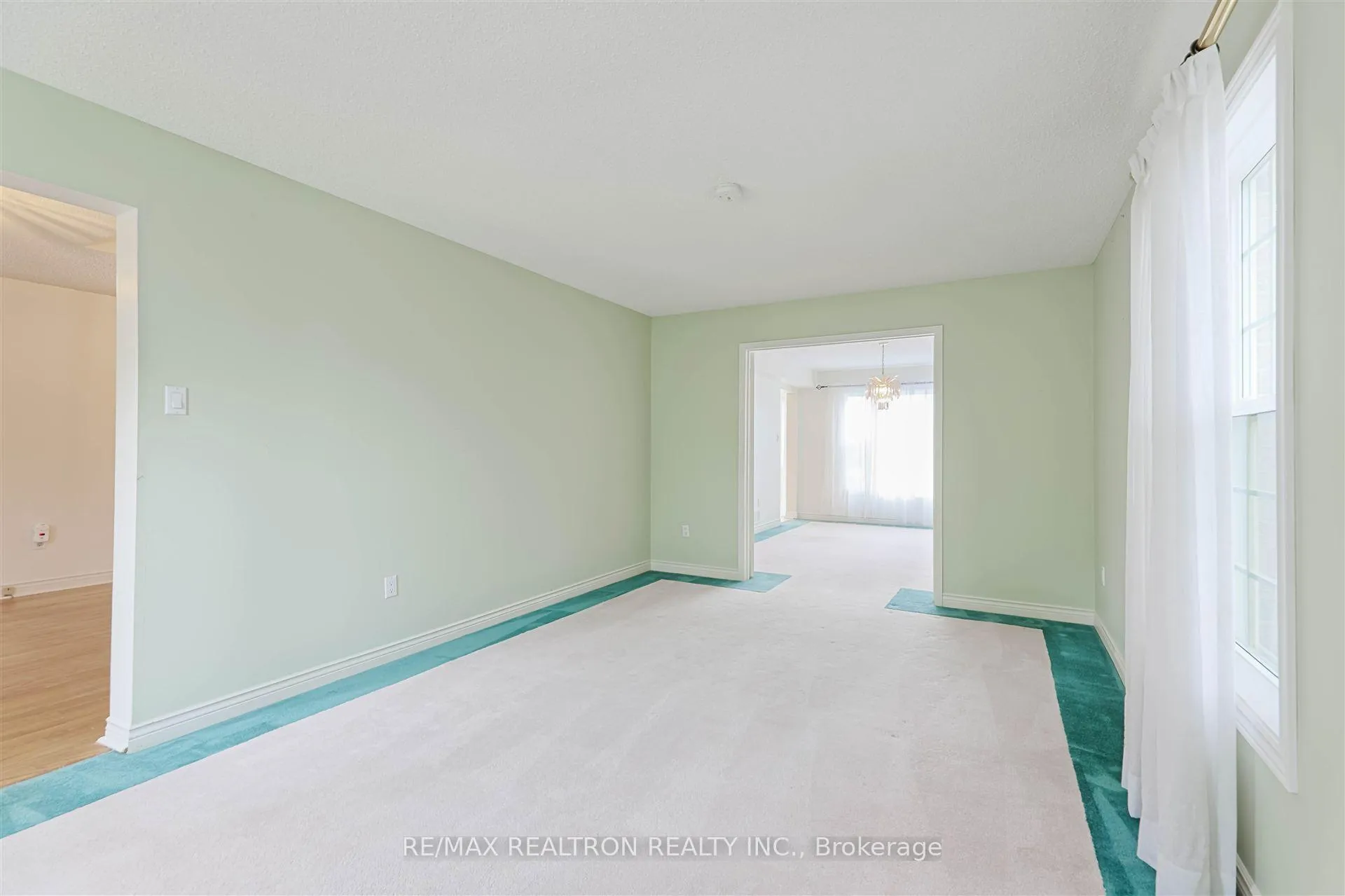 Photo 12 of 263 Orchard Heights Boulevard, Aurora, Aurora Heights — HOMEH