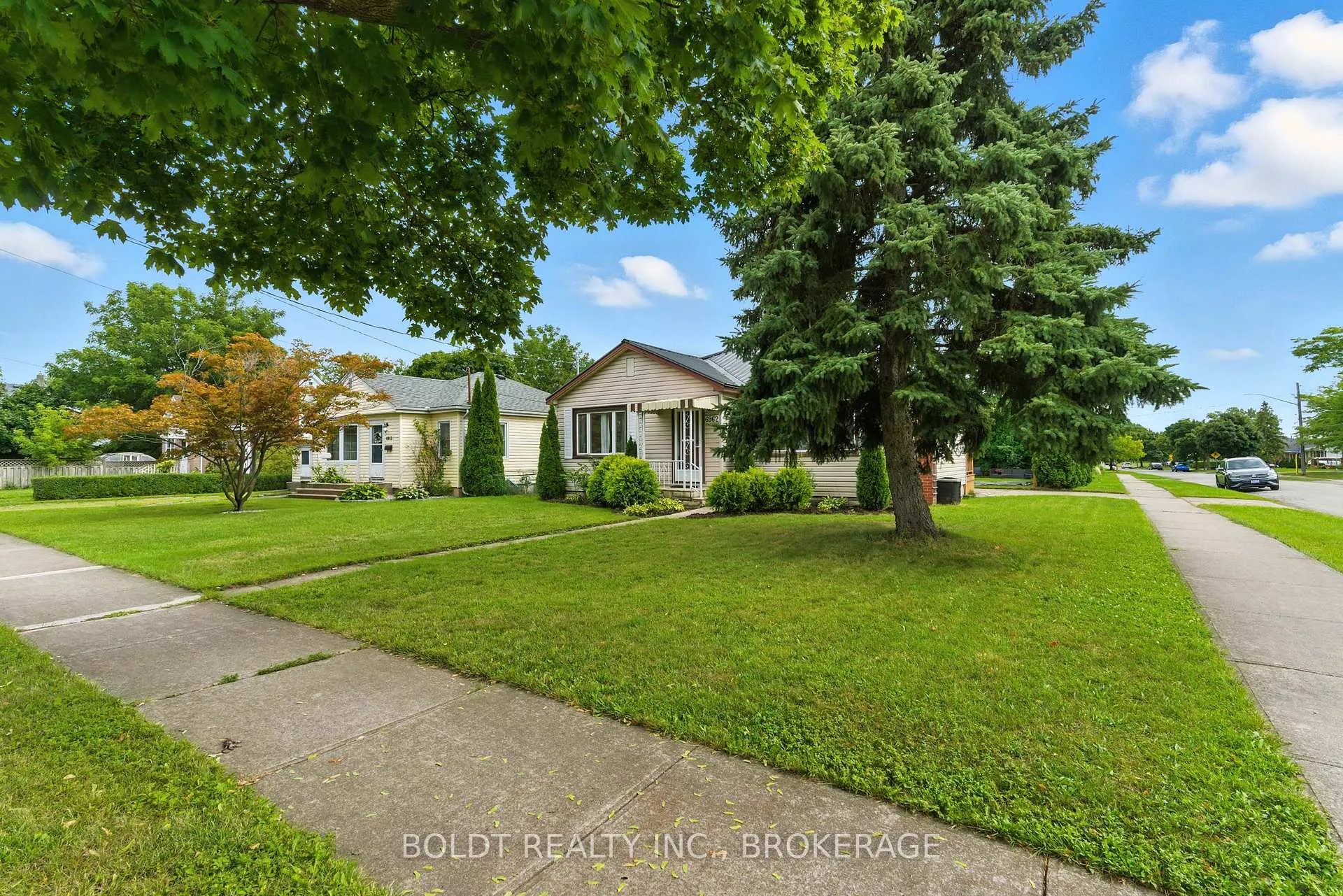 Photo 2 of 6962 Margaret Street, Niagara Falls, Arad/Fallsview — HOMEH