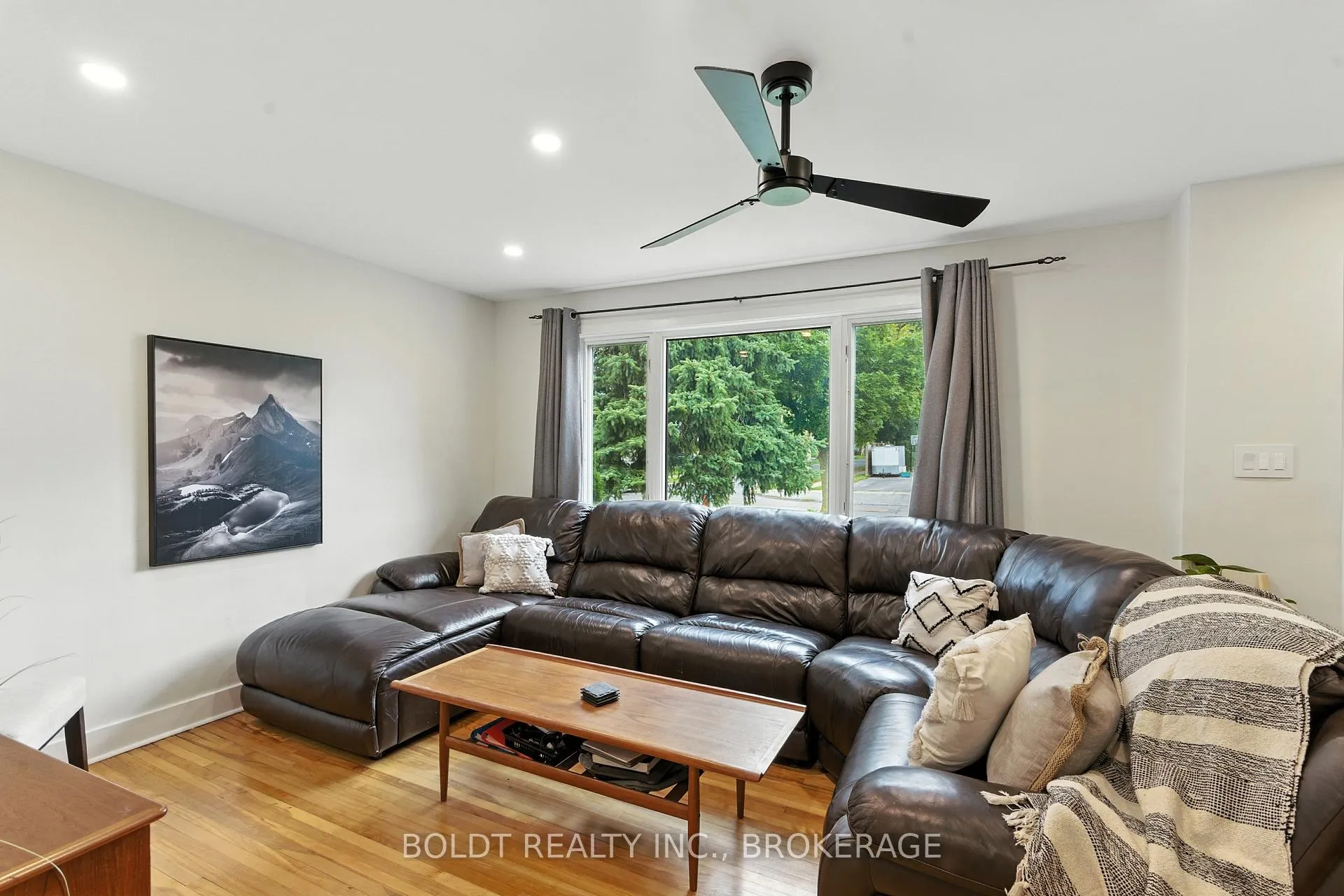 Photo 4 of 6962 Margaret Street, Niagara Falls, Arad/Fallsview — HOMEH