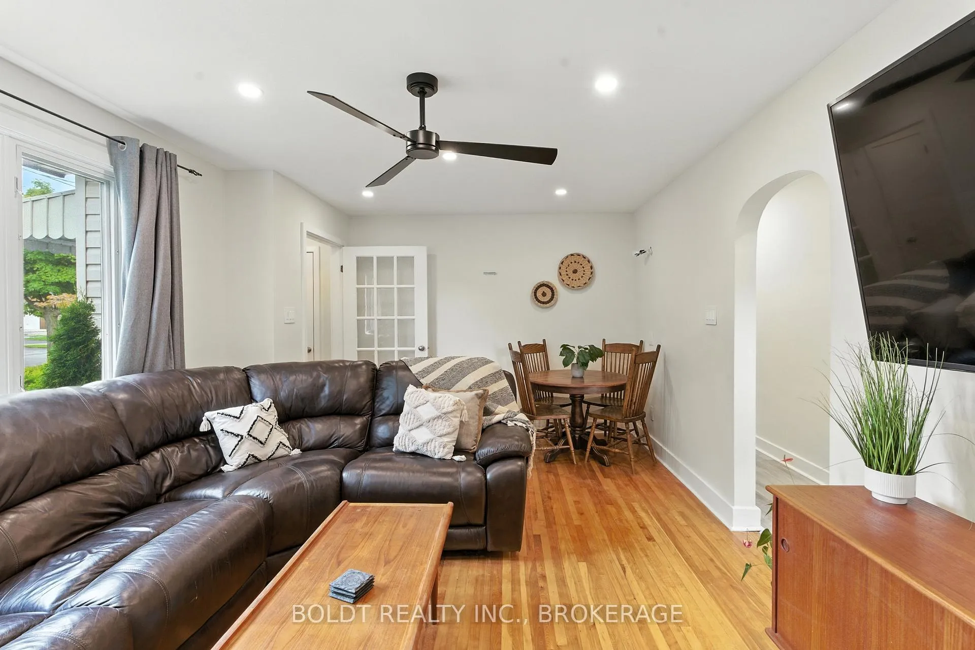 Photo 6 of 6962 Margaret Street, Niagara Falls, Arad/Fallsview — HOMEH