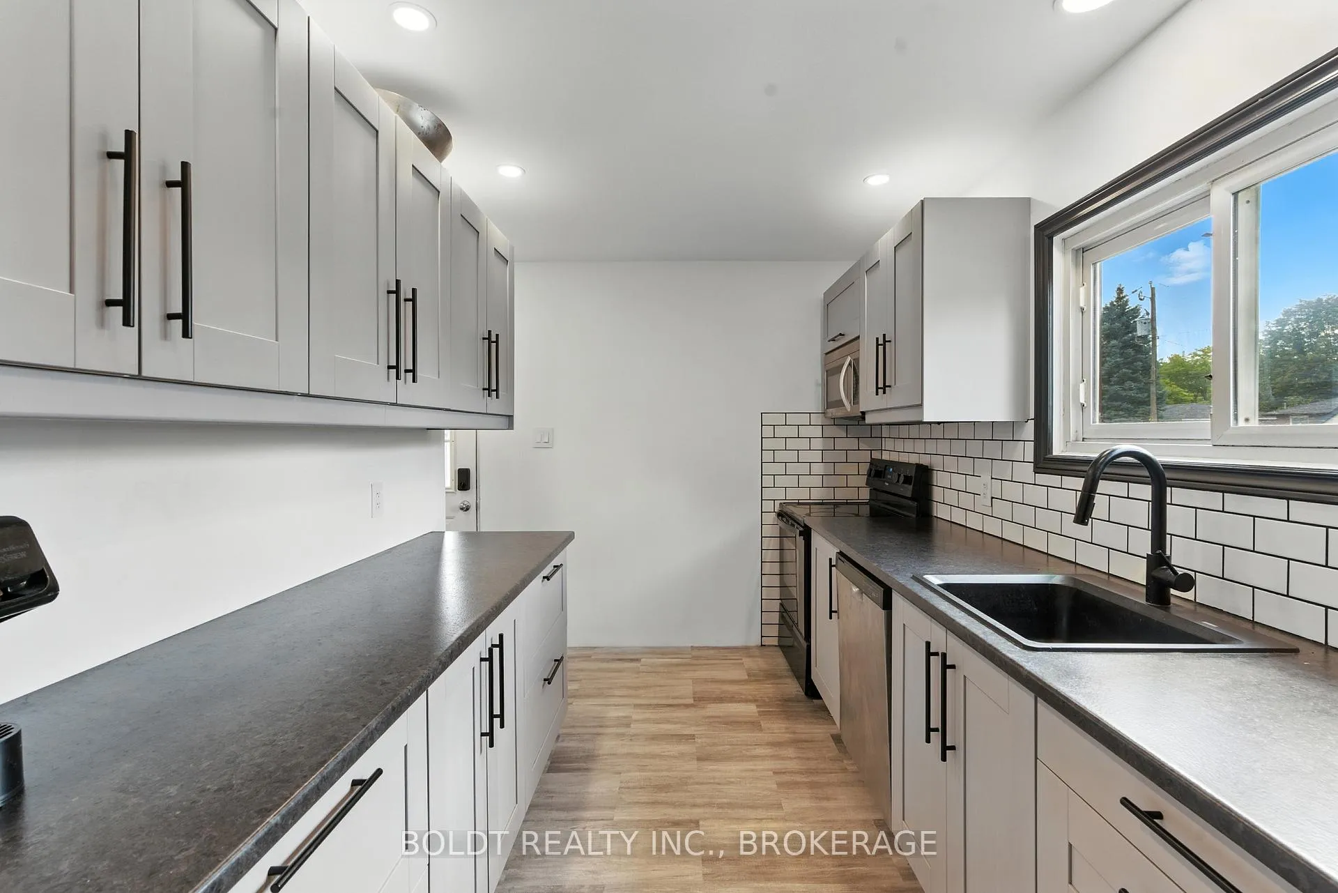 Photo 8 of 6962 Margaret Street, Niagara Falls, Arad/Fallsview — HOMEH