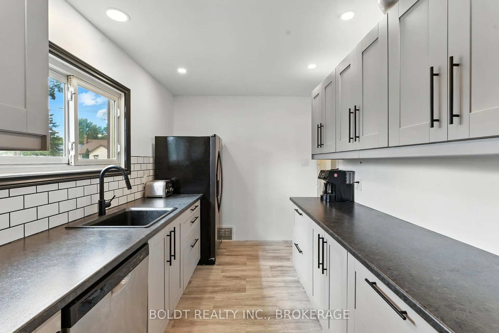 Photo 10 of 6962 Margaret Street, Niagara Falls, Arad/Fallsview — HOMEH
