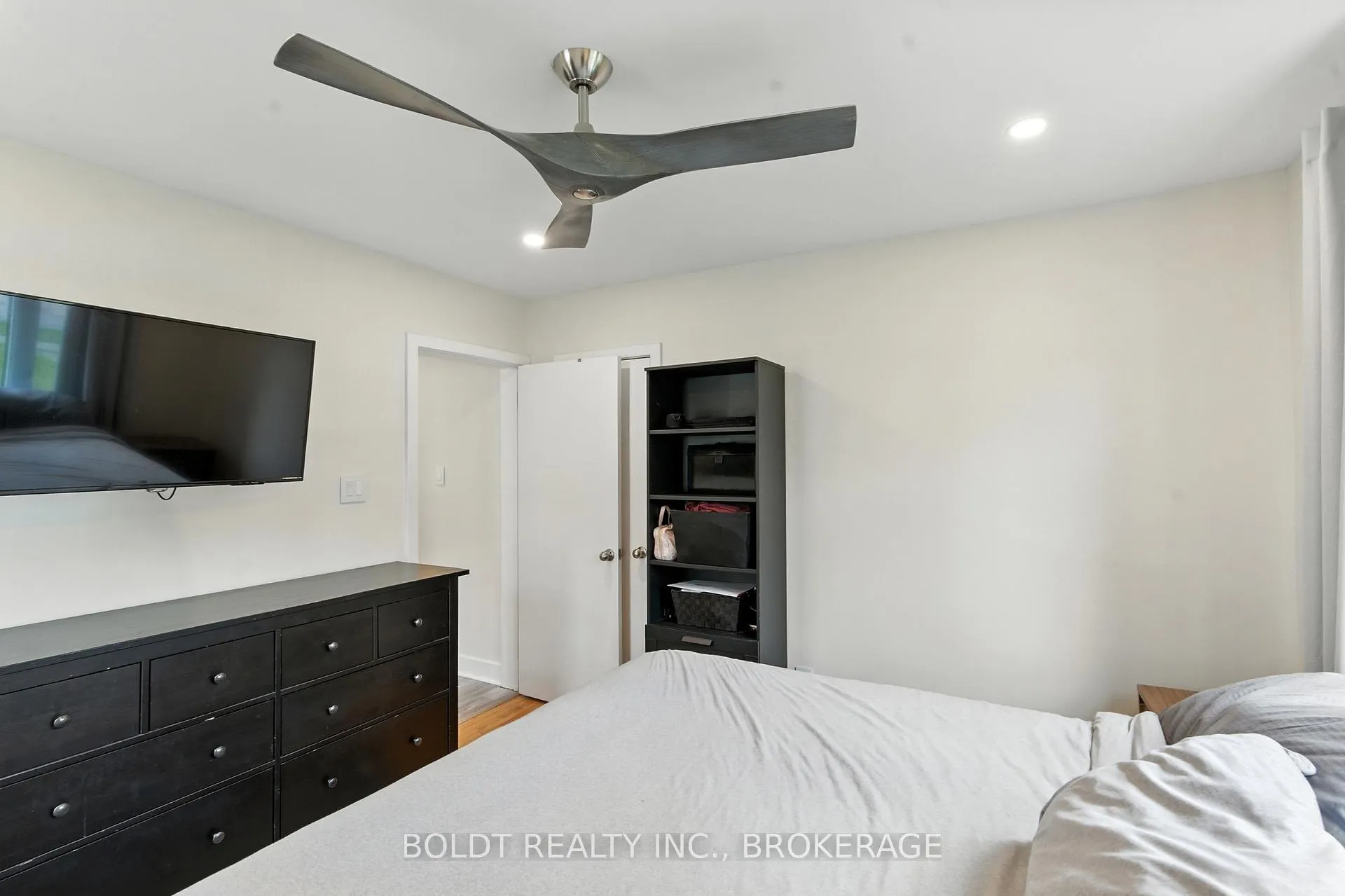 Photo 13 of 6962 Margaret Street, Niagara Falls, Arad/Fallsview — HOMEH