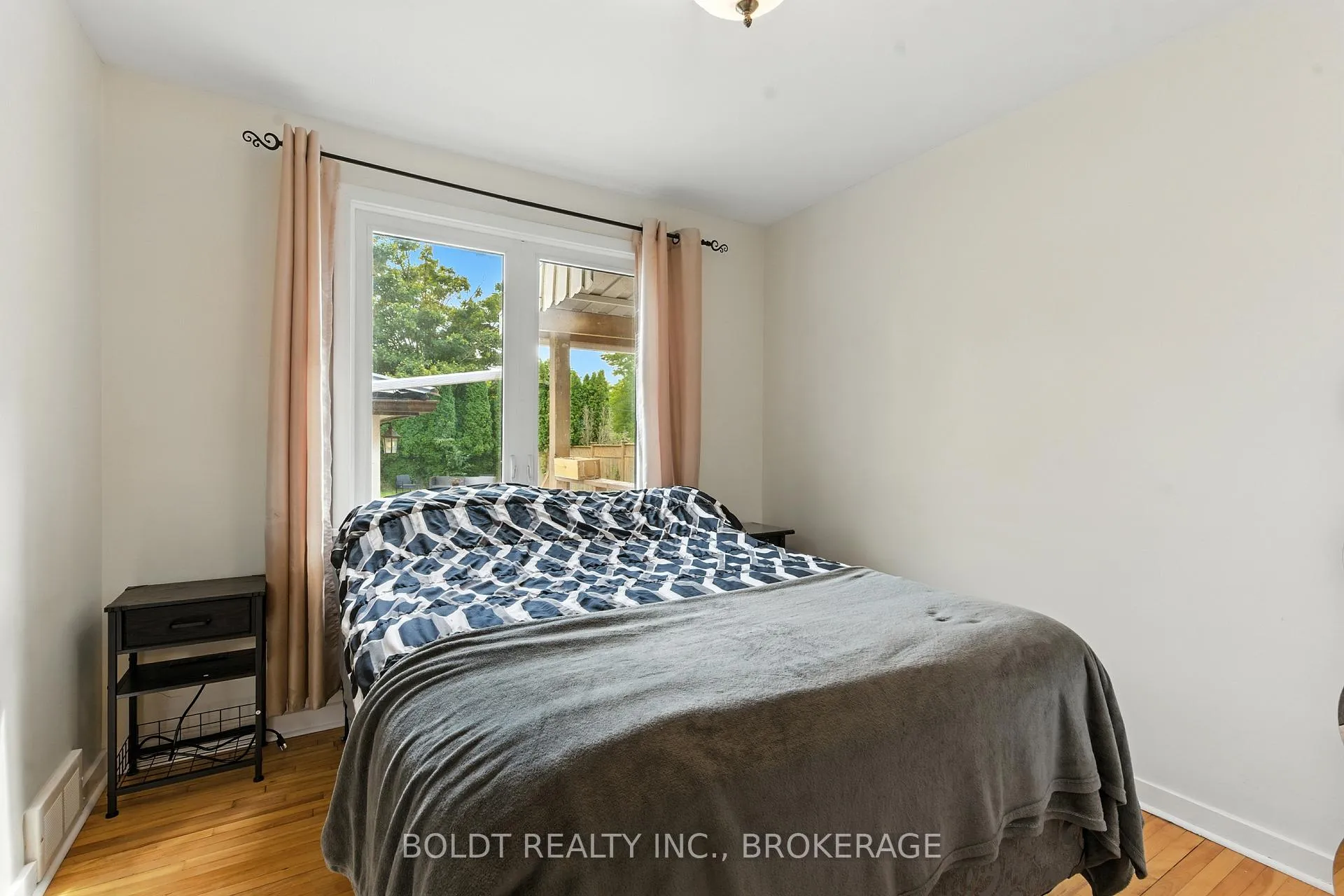 Photo 17 of 6962 Margaret Street, Niagara Falls, Arad/Fallsview — HOMEH