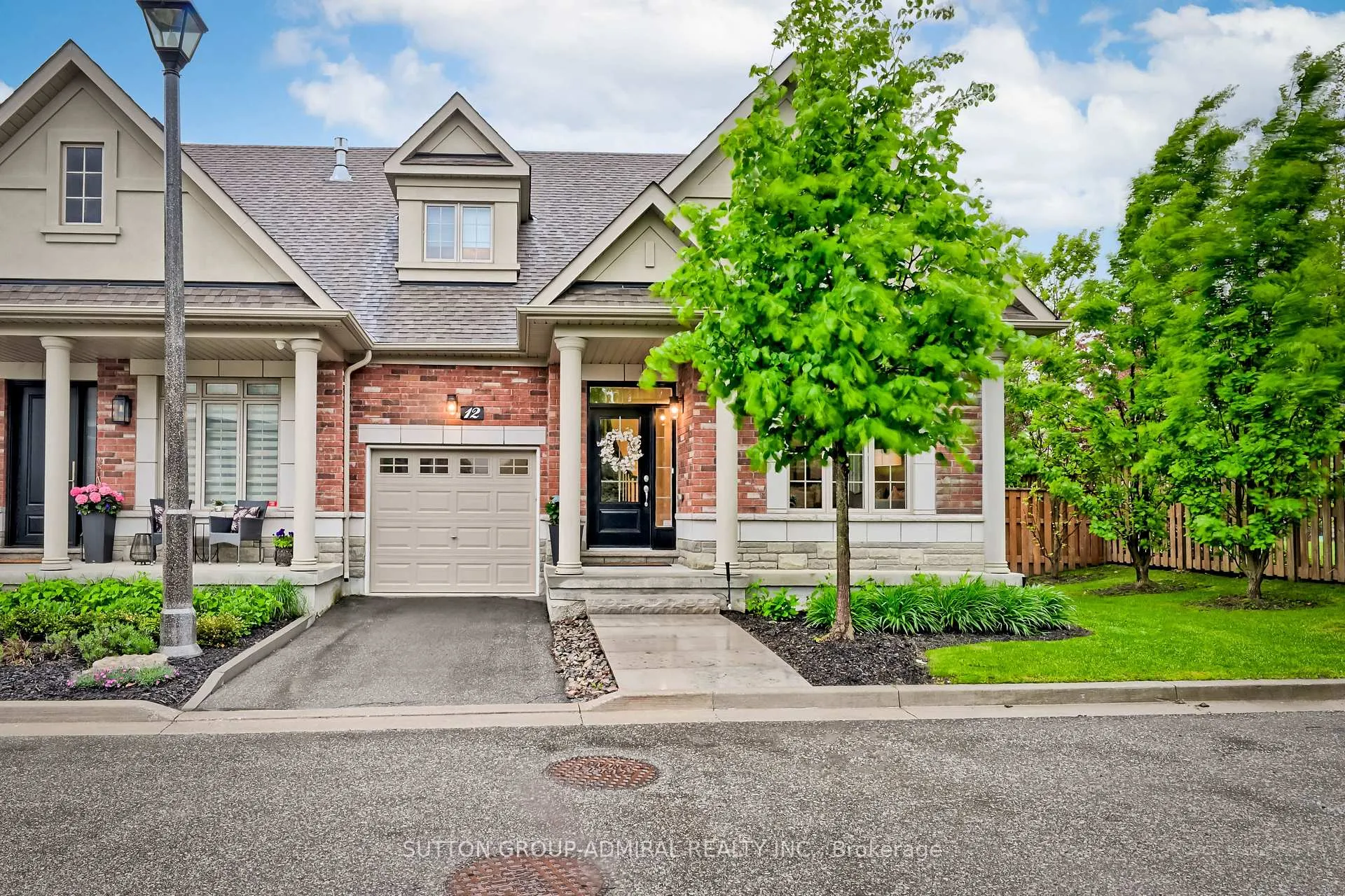 Photo 2 of 12 Petersen Place, King, Nobleton — HOMEH