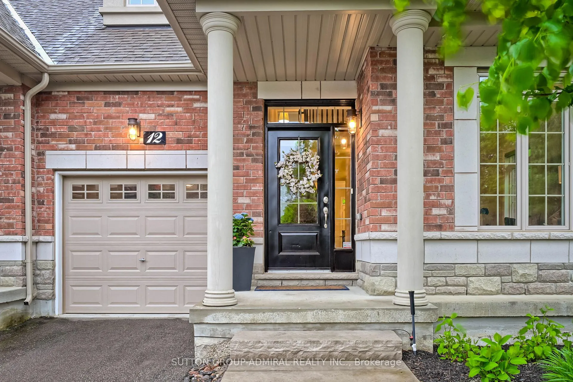 Photo 3 of 12 Petersen Place, King, Nobleton — HOMEH