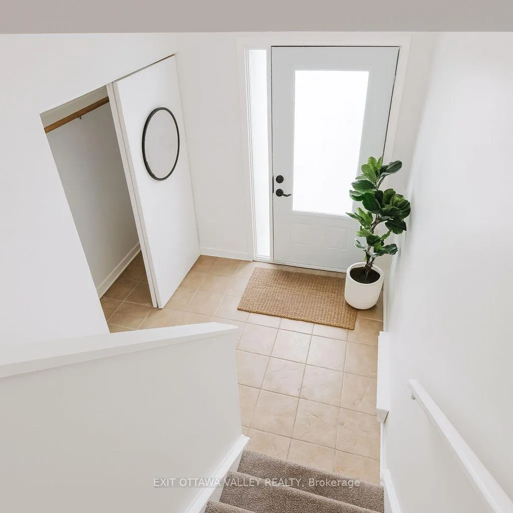 Photo 4 of Unit 3, 10 Charles Street, Arnprior — HOMEH