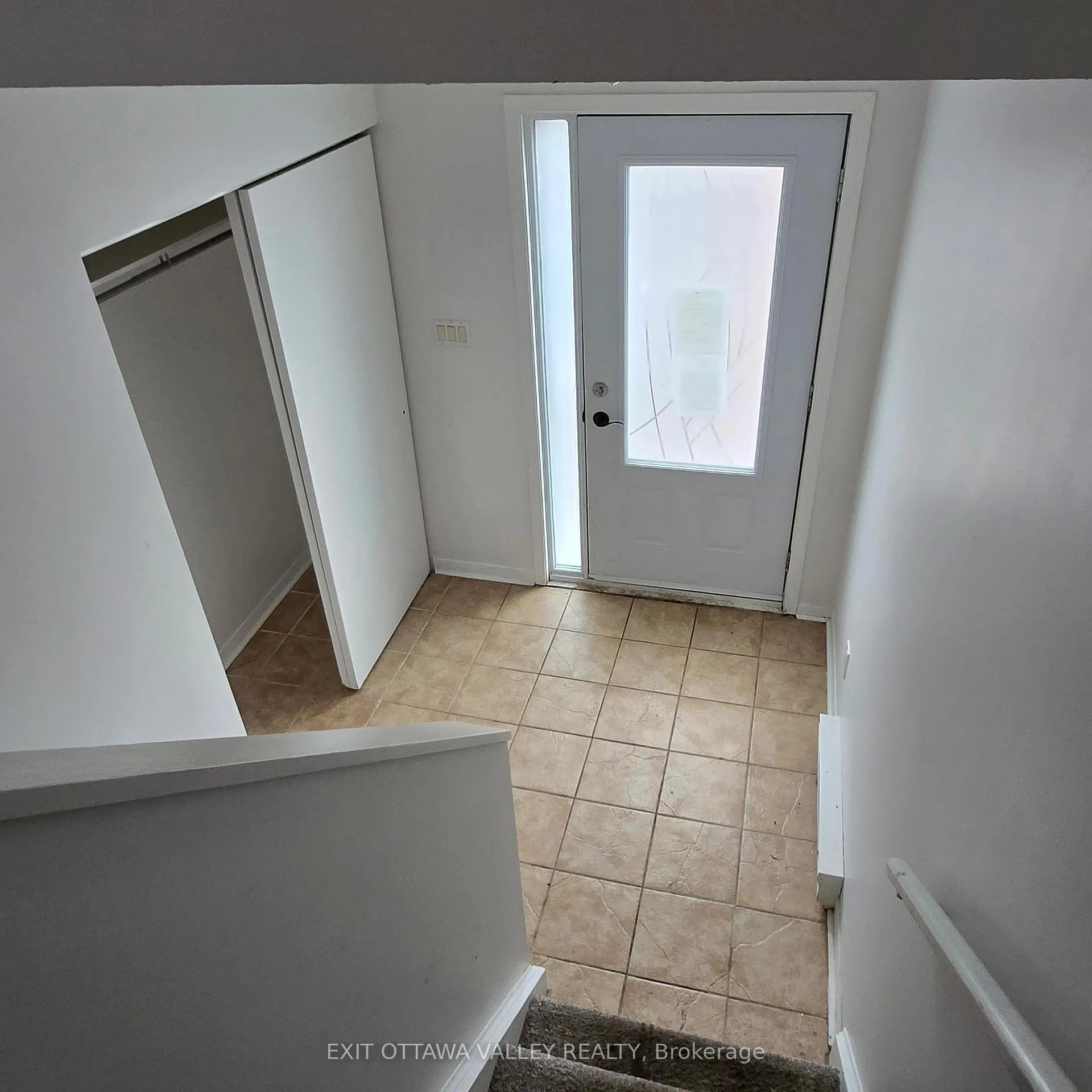 Photo 5 of Unit 3, 10 Charles Street, Arnprior — HOMEH