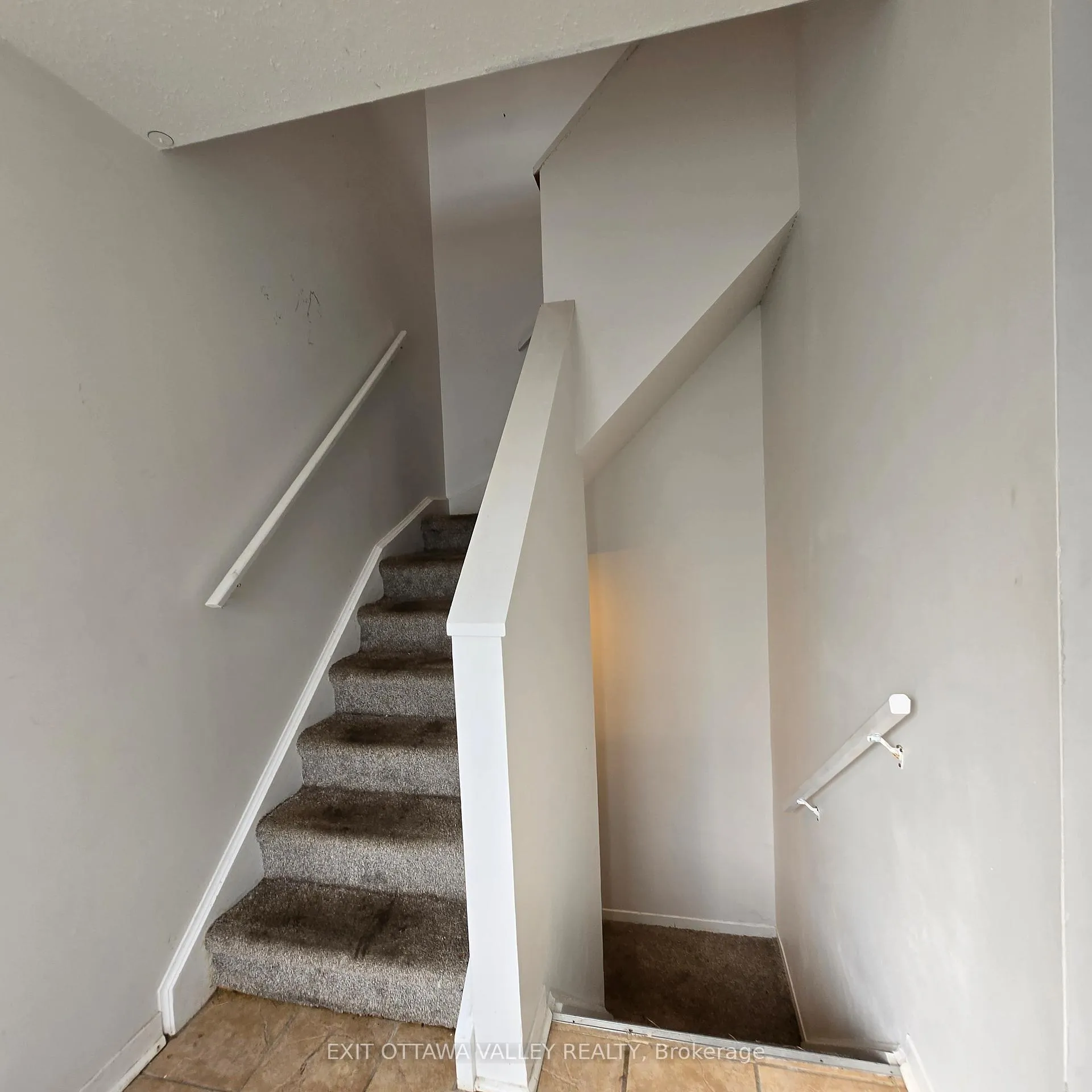 Photo 7 of Unit 3, 10 Charles Street, Arnprior — HOMEH