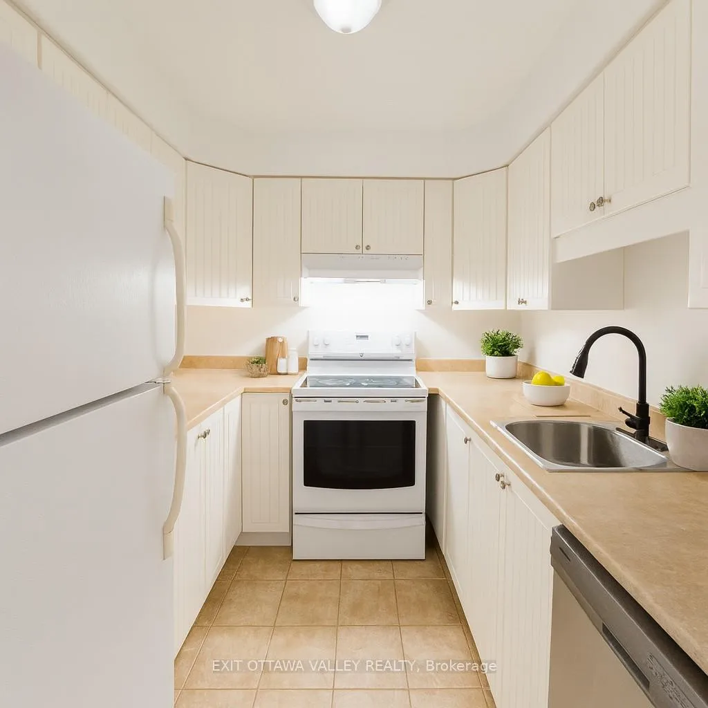 Photo 14 of Unit 3, 10 Charles Street, Arnprior — HOMEH