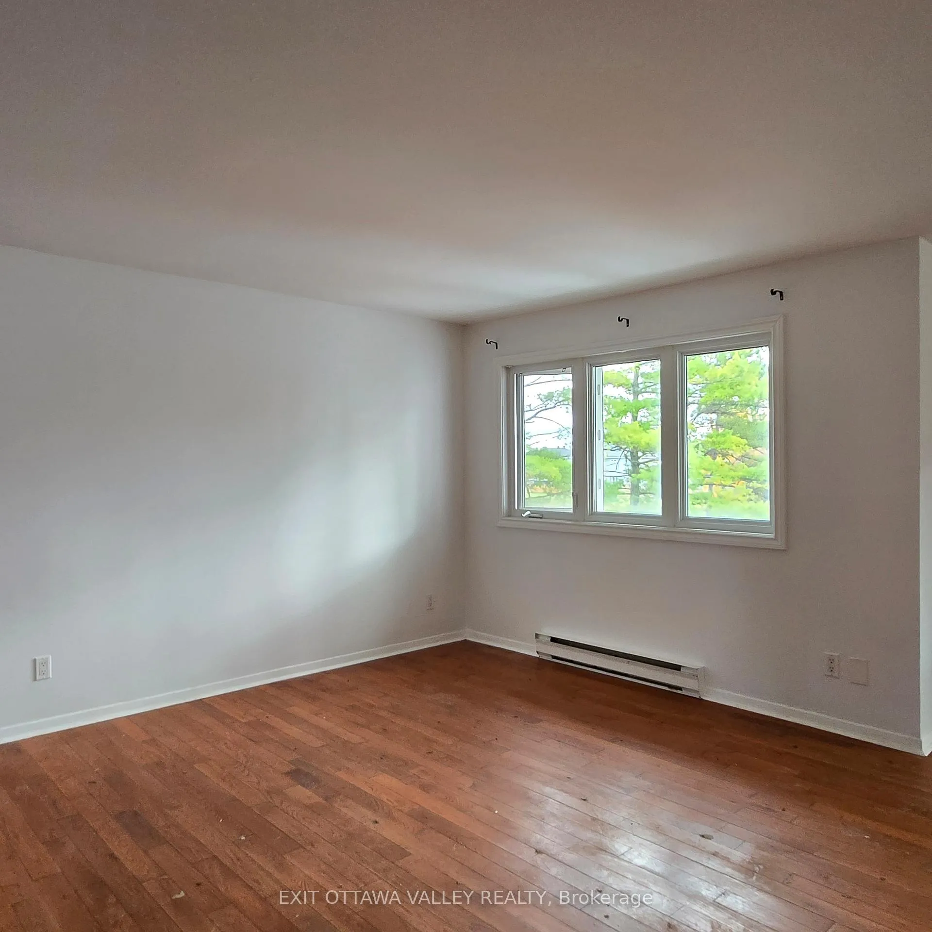 Photo 24 of Unit 3, 10 Charles Street, Arnprior — HOMEH