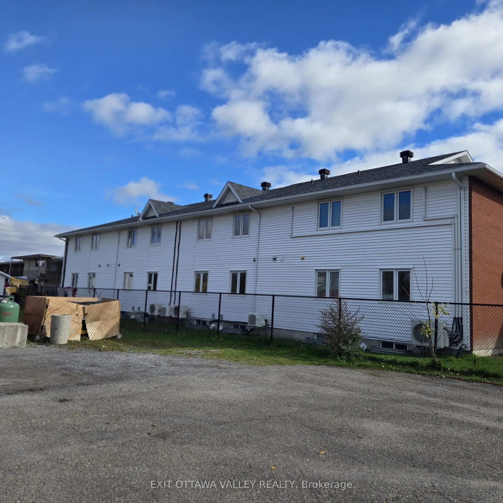Photo 34 of Unit 3, 10 Charles Street, Arnprior — HOMEH
