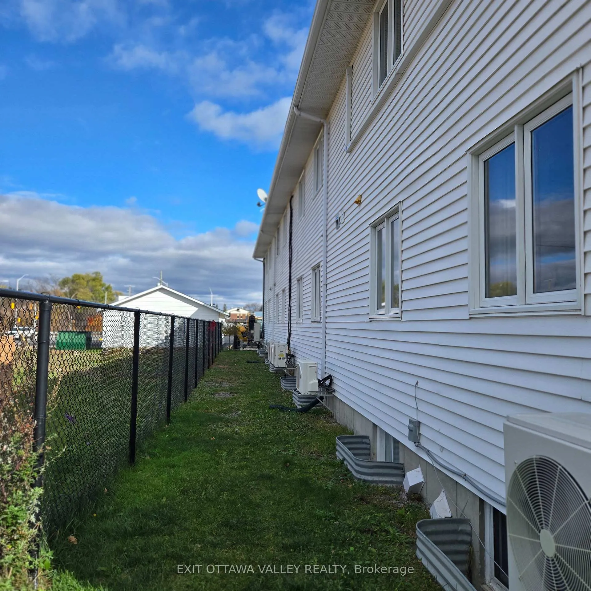 Photo 36 of Unit 3, 10 Charles Street, Arnprior — HOMEH
