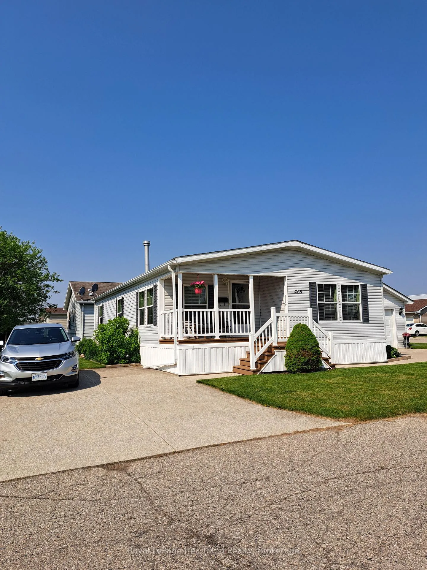 Photo 2 of 469 Richard Crescent, Strathroy-Caradoc, SE — HOMEH