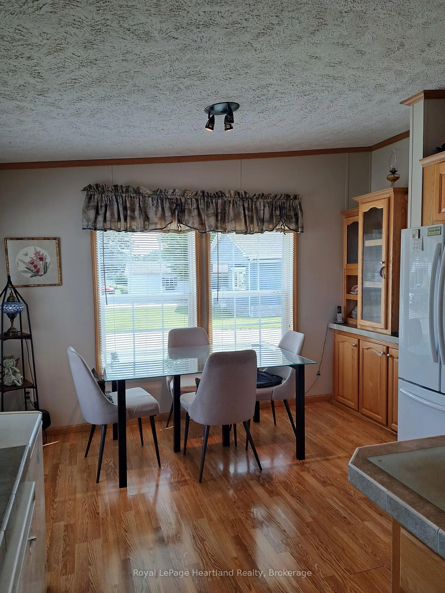 Photo 3 of 469 Richard Crescent, Strathroy-Caradoc, SE — HOMEH