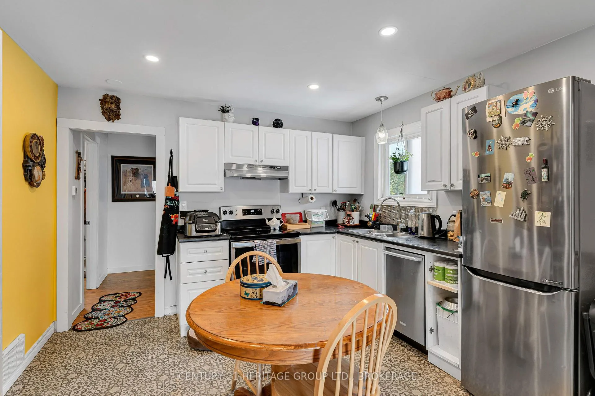 Photo 7 of 336 Elliott Avenue, Kingston, East of Sir John A. Blvd — HOMEH