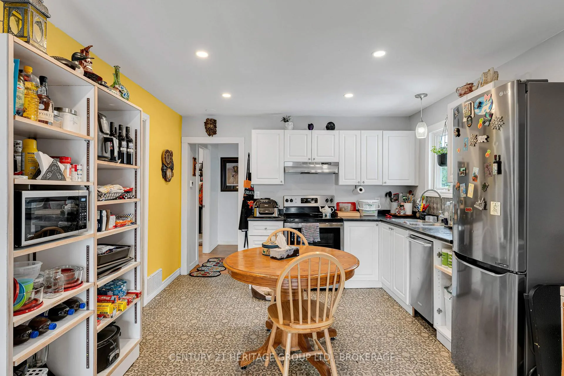 Photo 8 of 336 Elliott Avenue, Kingston, East of Sir John A. Blvd — HOMEH