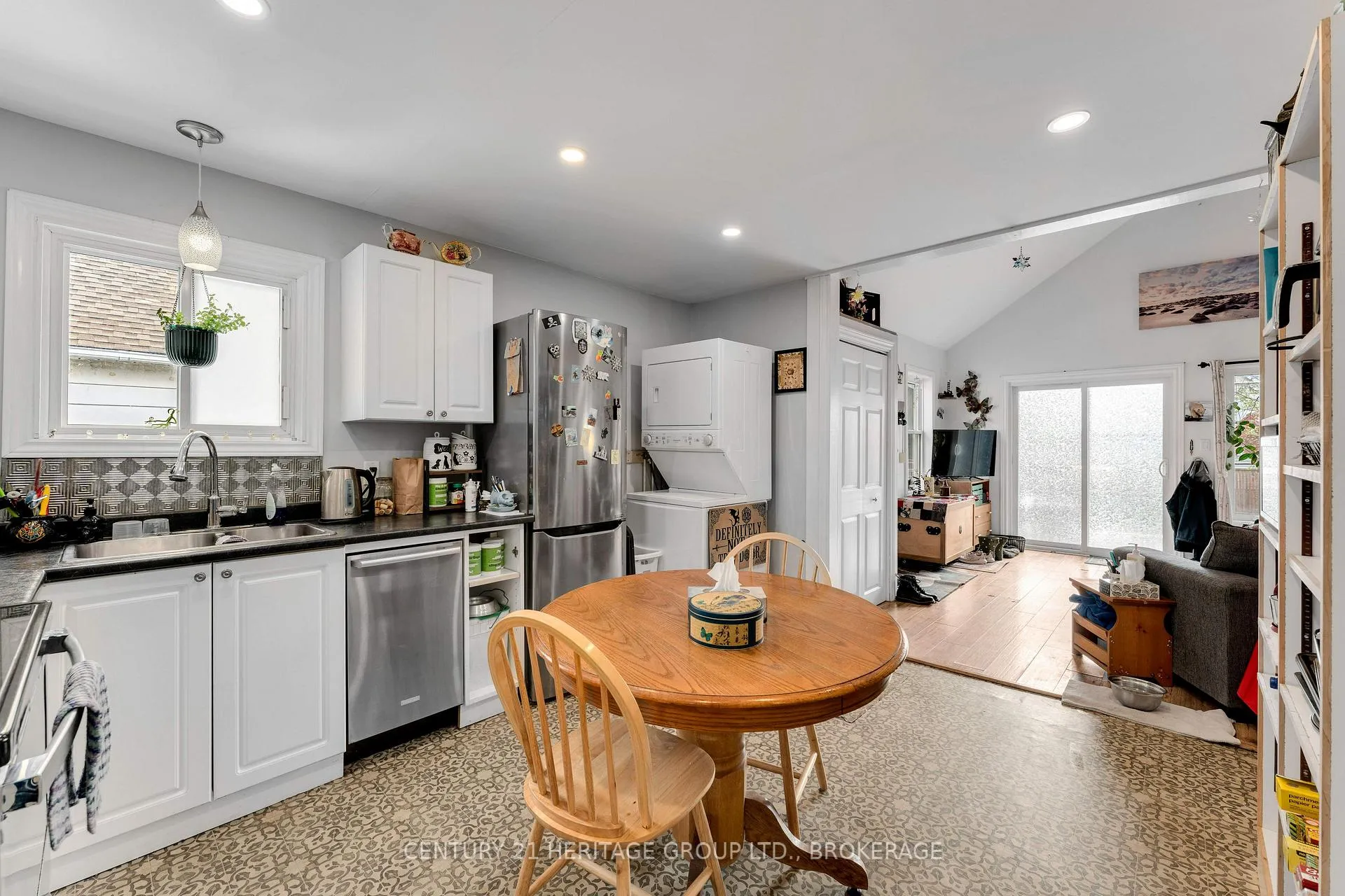 Photo 9 of 336 Elliott Avenue, Kingston, East of Sir John A. Blvd — HOMEH