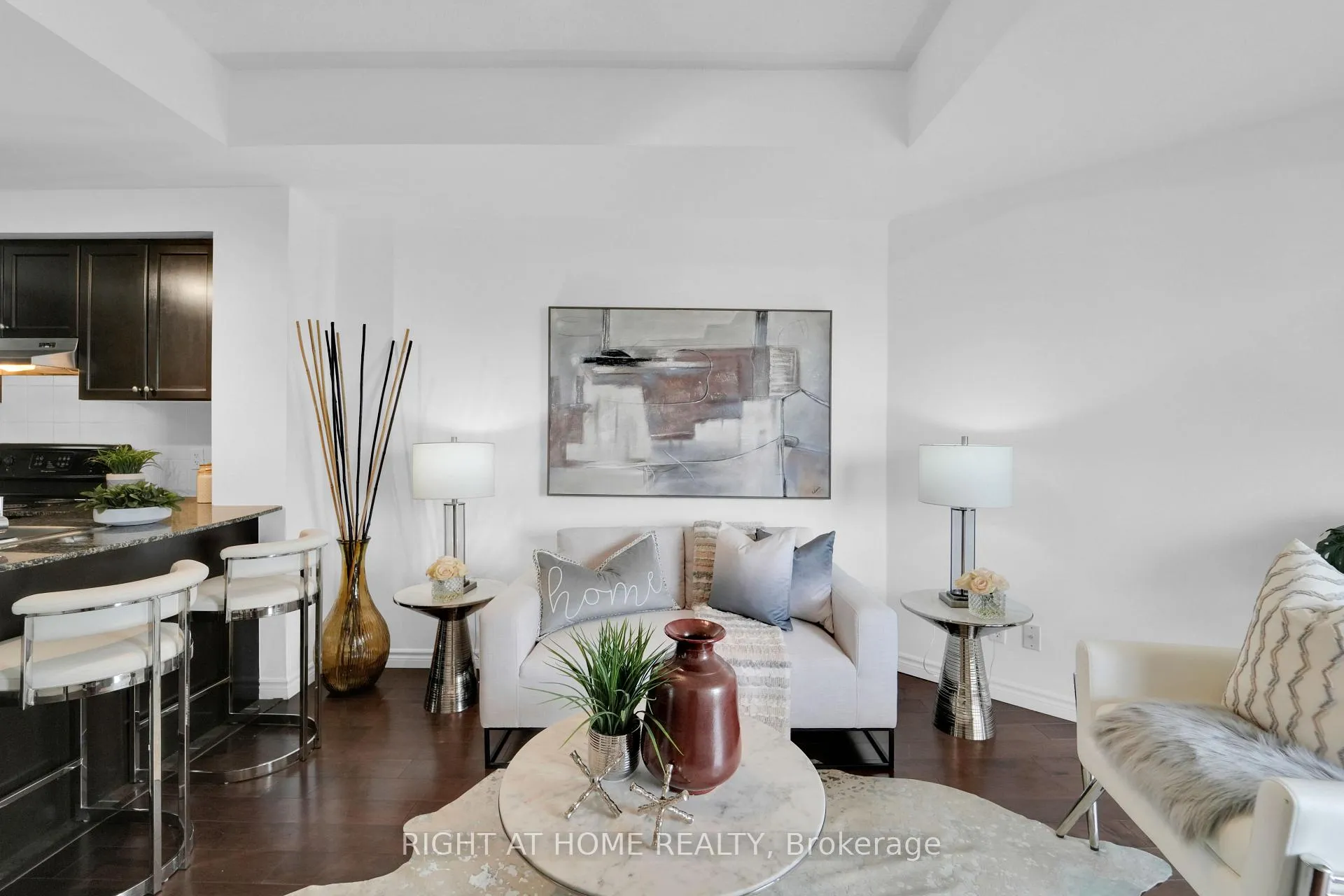 Photo 8 of Unit 710, 2 Maison Parc Court, Vaughan, Lakeview Estates — HOMEH