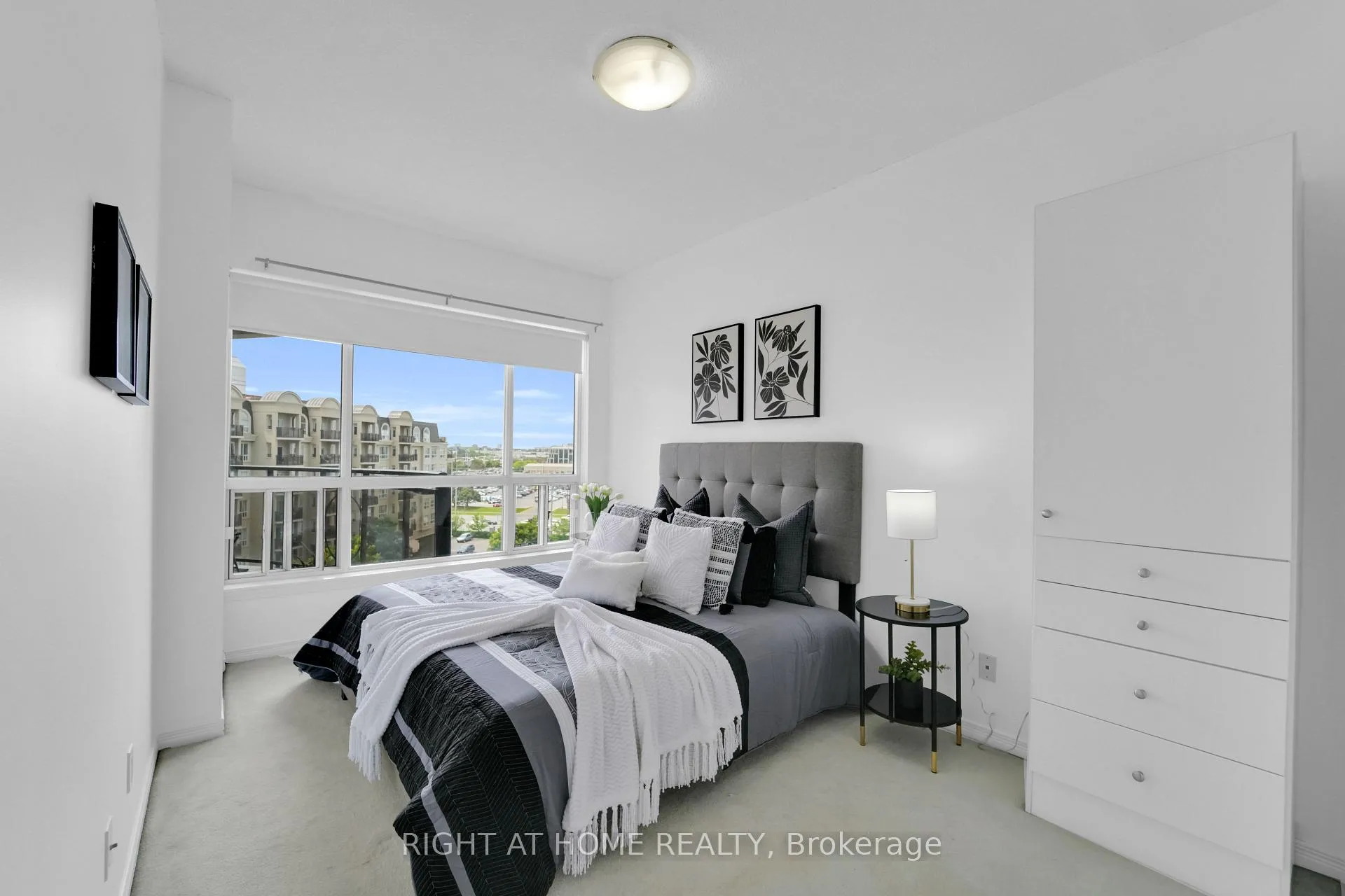 Photo 9 of Unit 710, 2 Maison Parc Court, Vaughan, Lakeview Estates — HOMEH